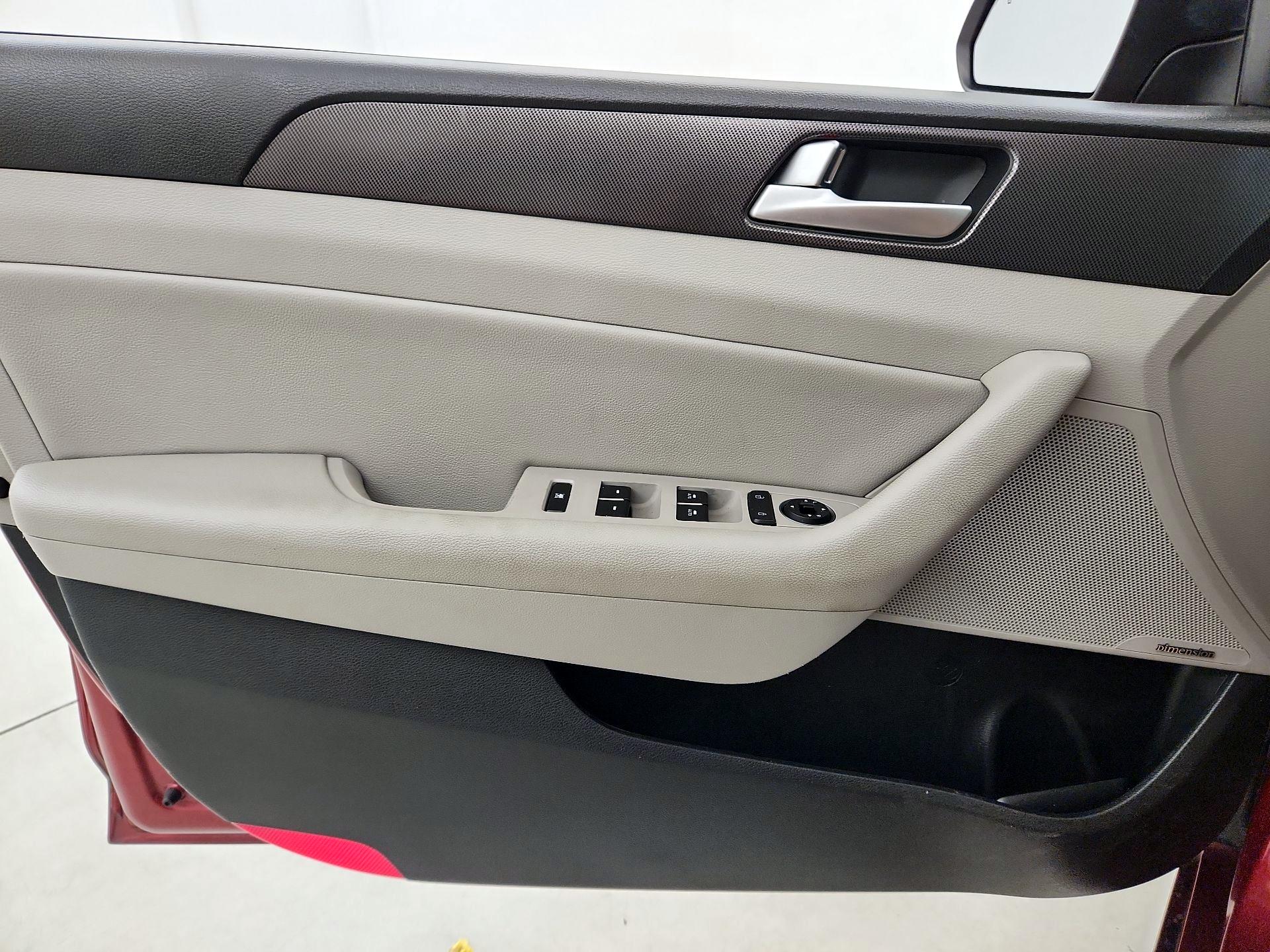 Thumbnail: 2015 Hyundai Sonata - 12