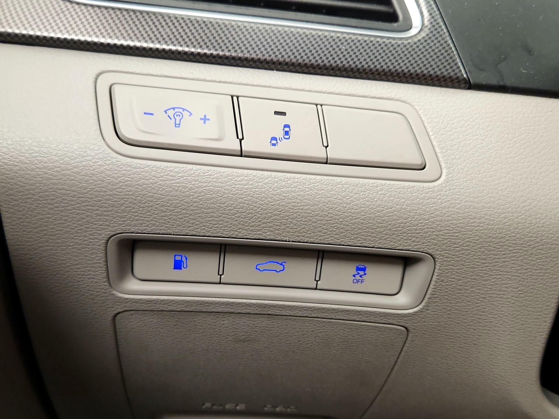 Thumbnail: 2015 Hyundai Sonata - 13