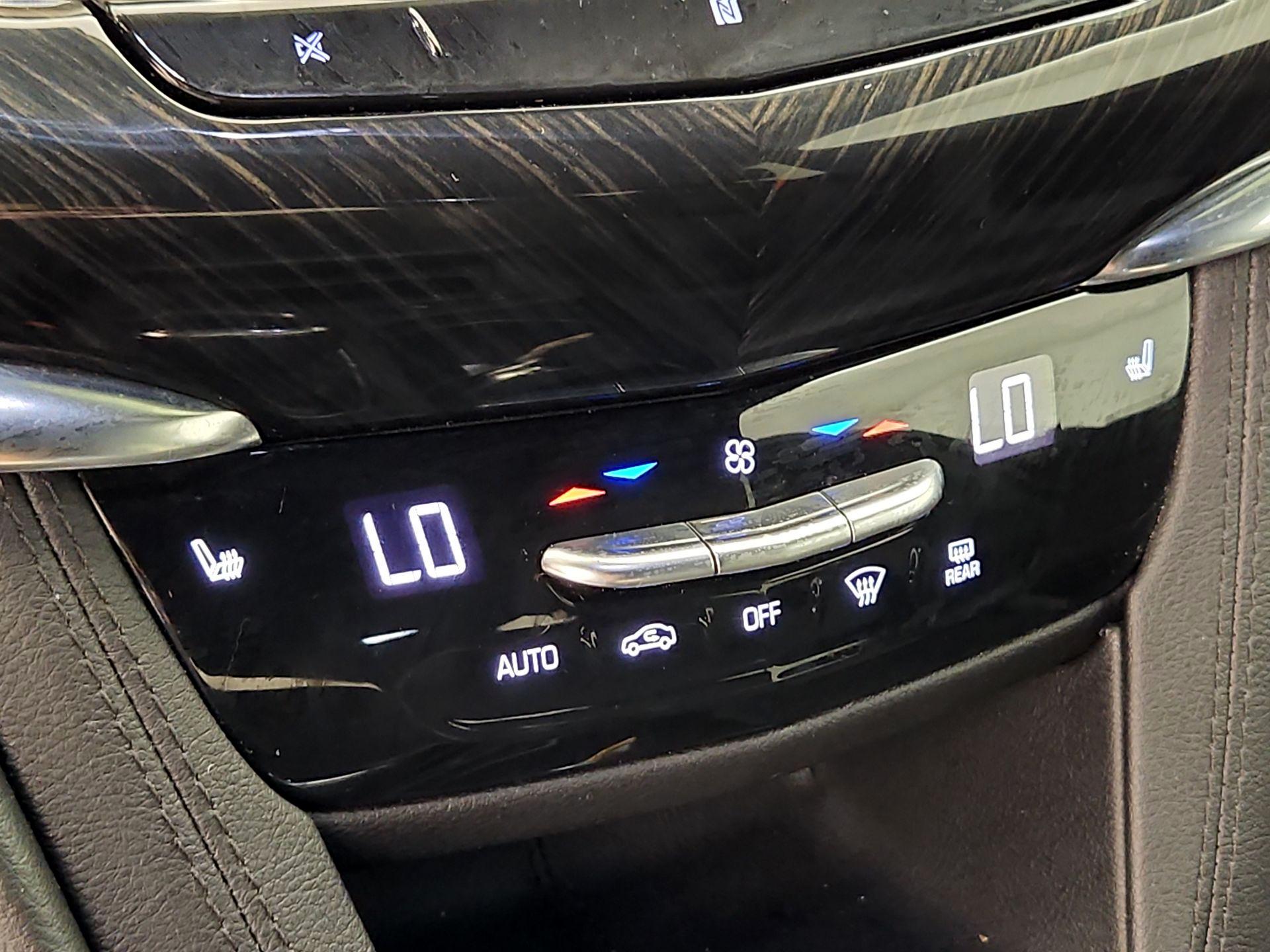 Thumbnail: 2020 Cadillac XT6 - 16