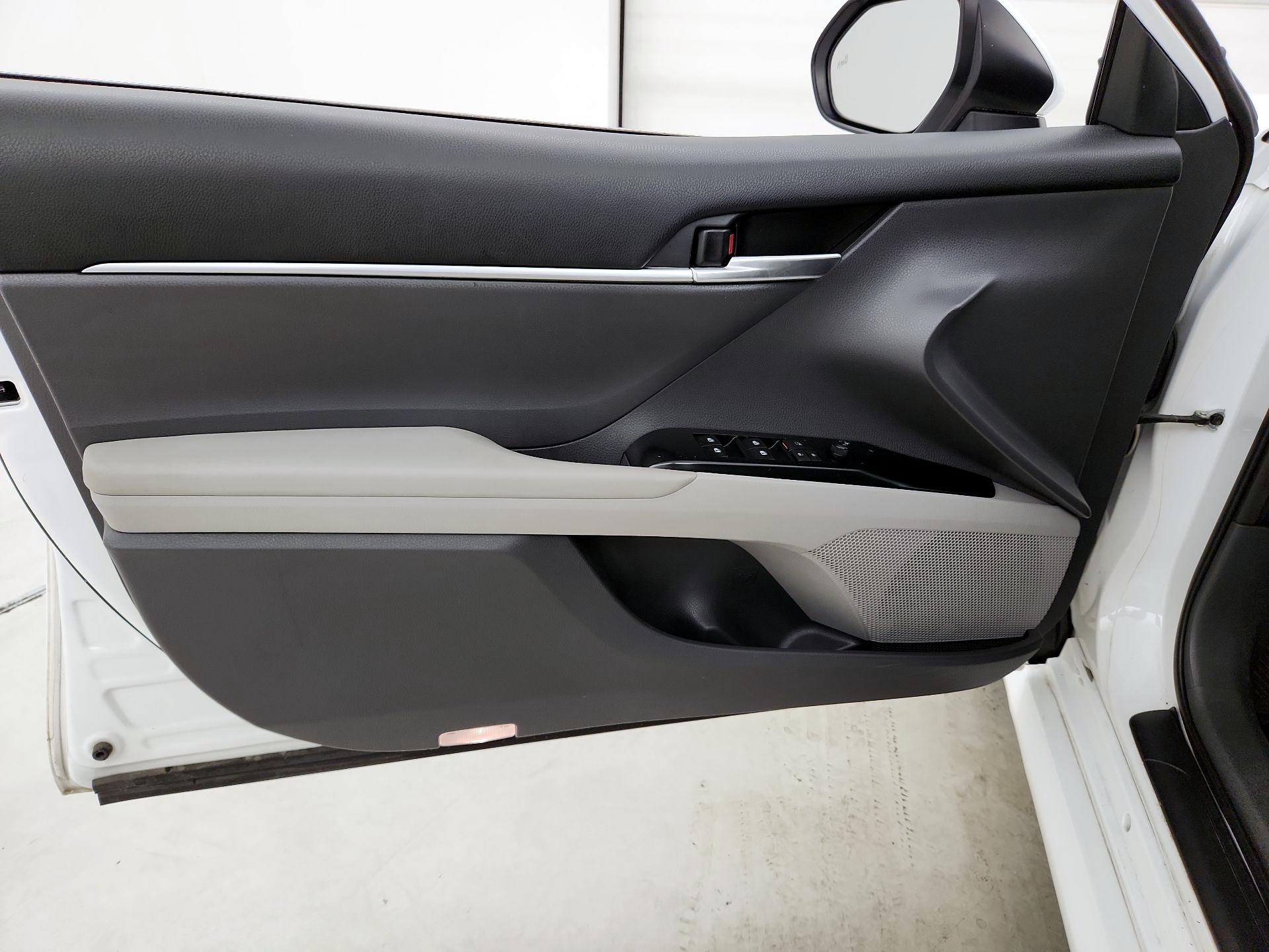 Thumbnail: 2019 Toyota Camry - 12
