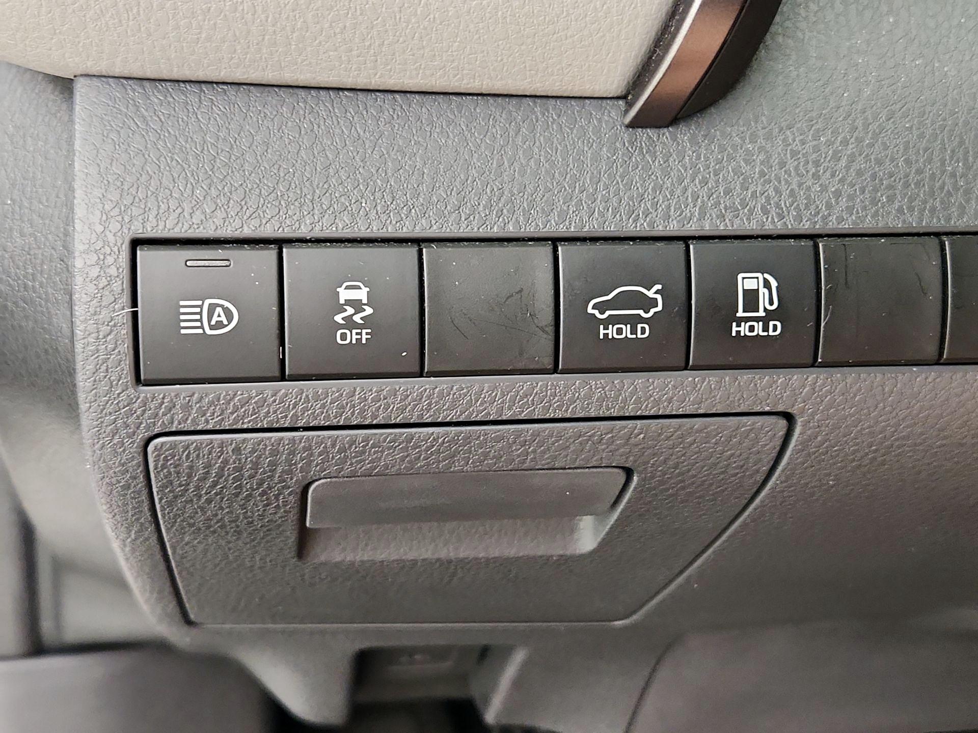 Thumbnail: 2019 Toyota Camry - 13