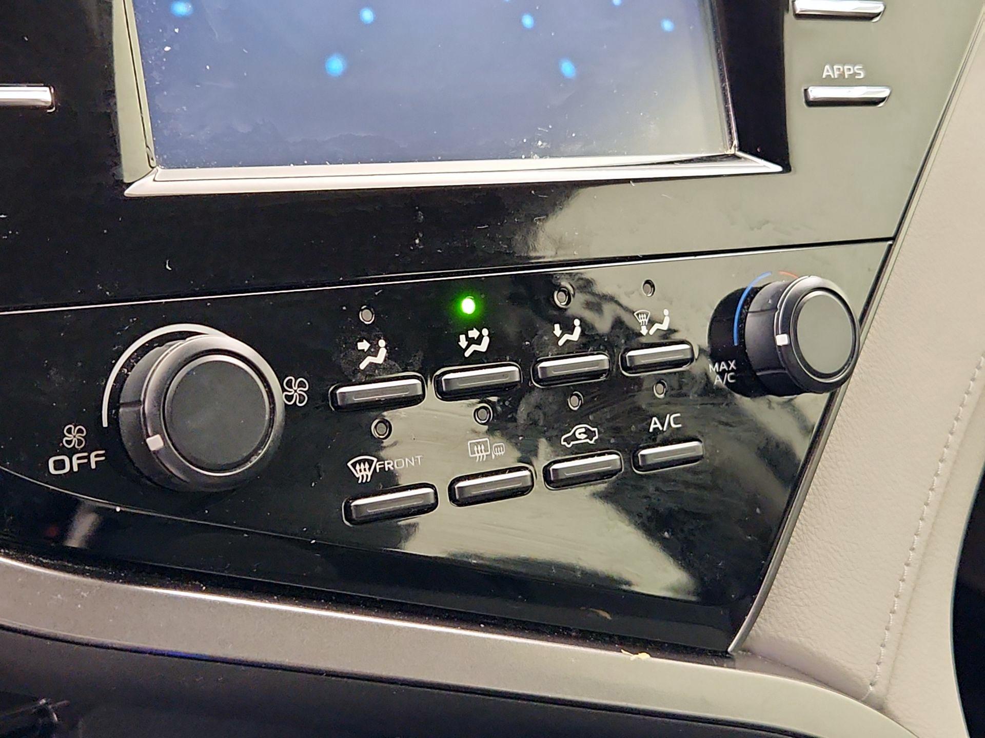Thumbnail: 2019 Toyota Camry - 16