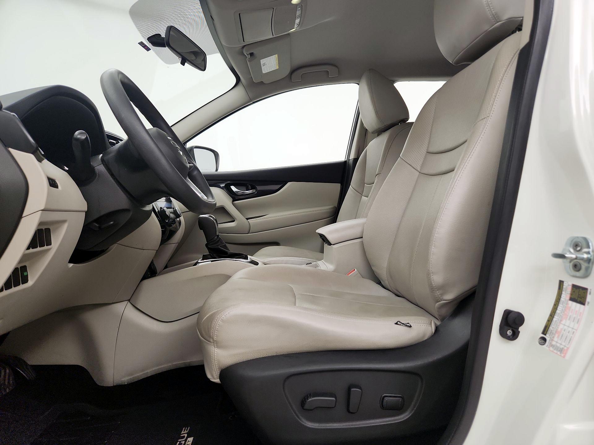 Thumbnail: 2018 Nissan Rogue Sport - 11