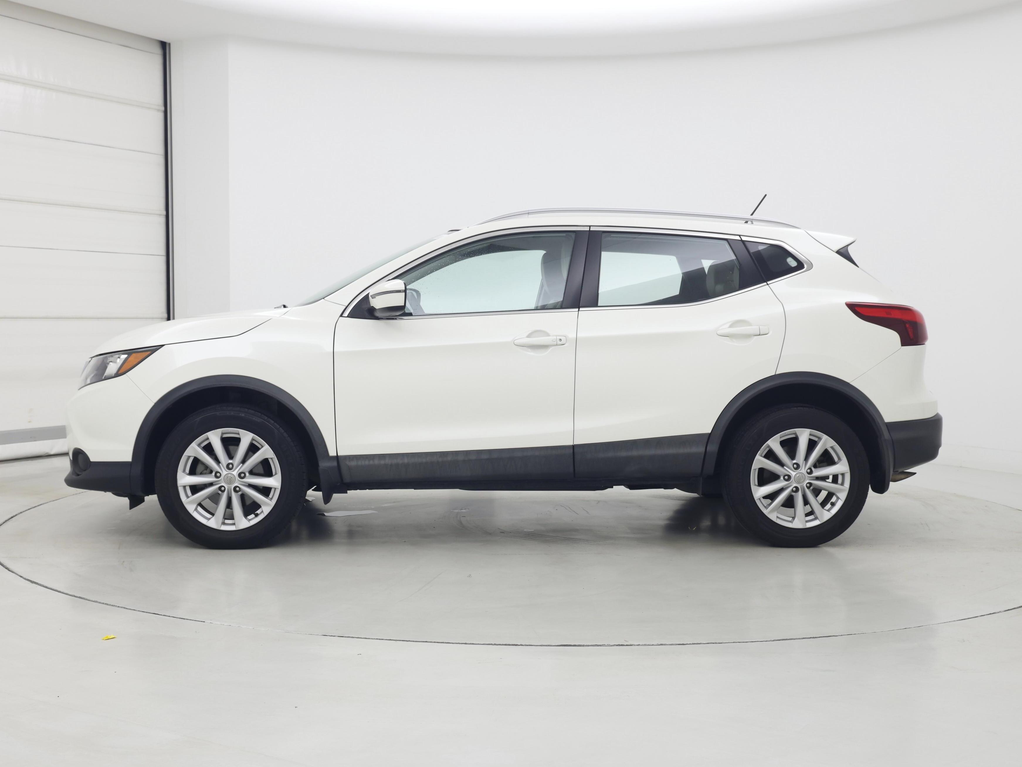 Thumbnail: 2018 Nissan Rogue Sport - 3