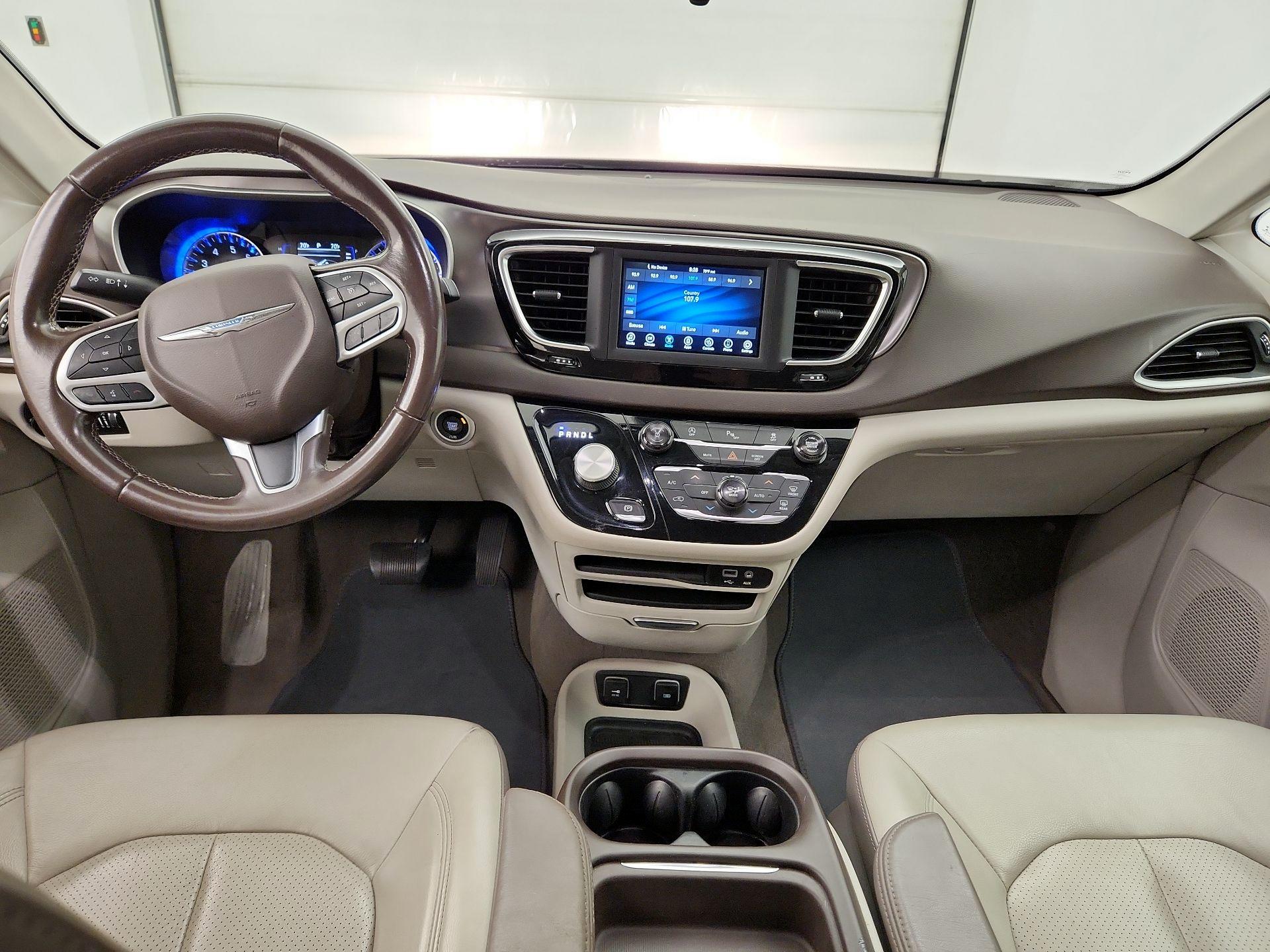 Thumbnail: 2018 Chrysler Pacifica - 9