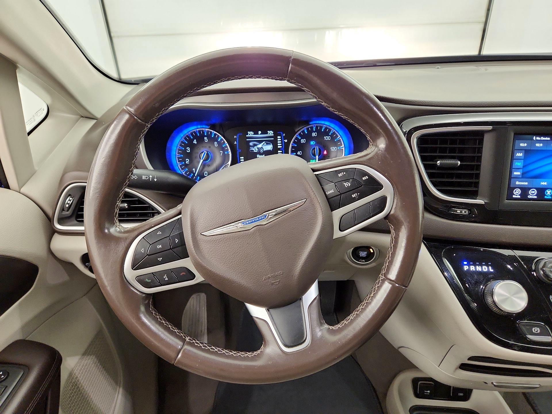 Thumbnail: 2018 Chrysler Pacifica - 10