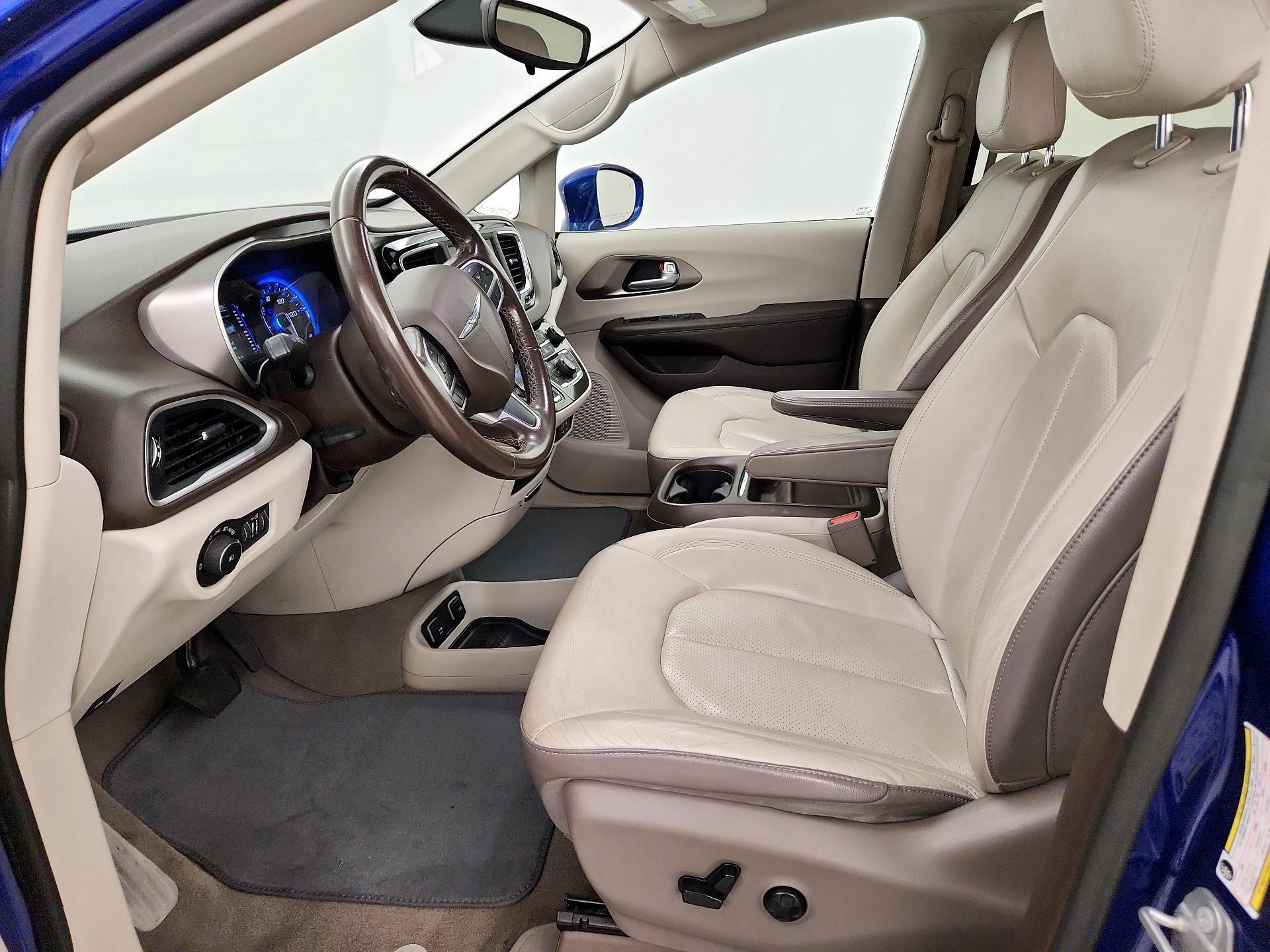 Thumbnail: 2018 Chrysler Pacifica - 11