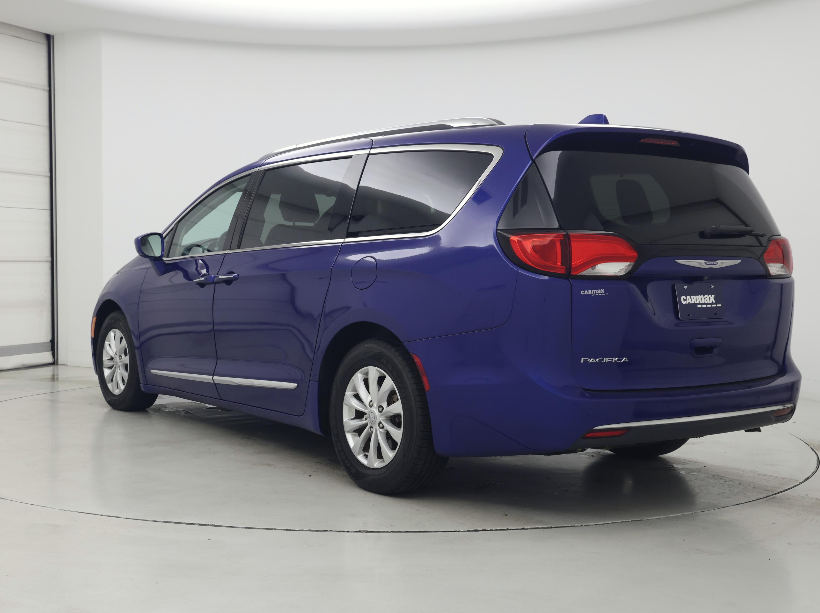 Thumbnail: 2018 Chrysler Pacifica - 2