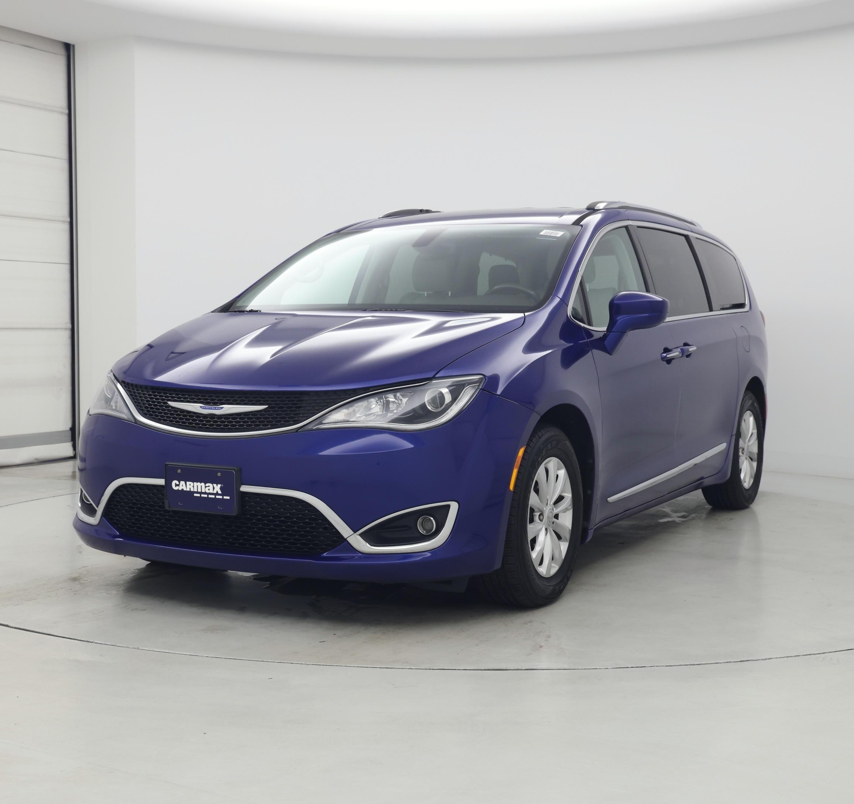Thumbnail: 2018 Chrysler Pacifica - 4