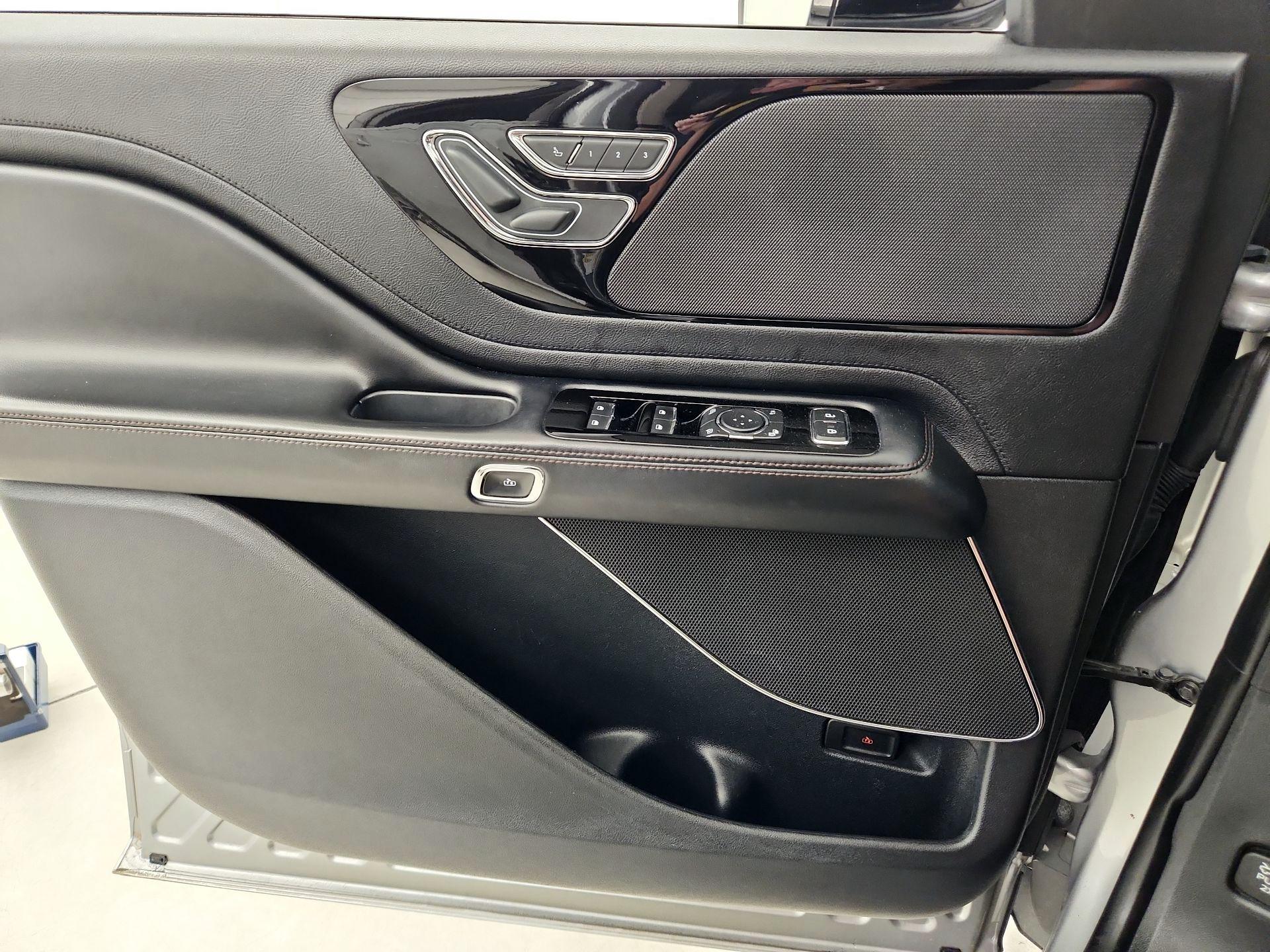 Thumbnail: 2020 Lincoln Aviator - 12