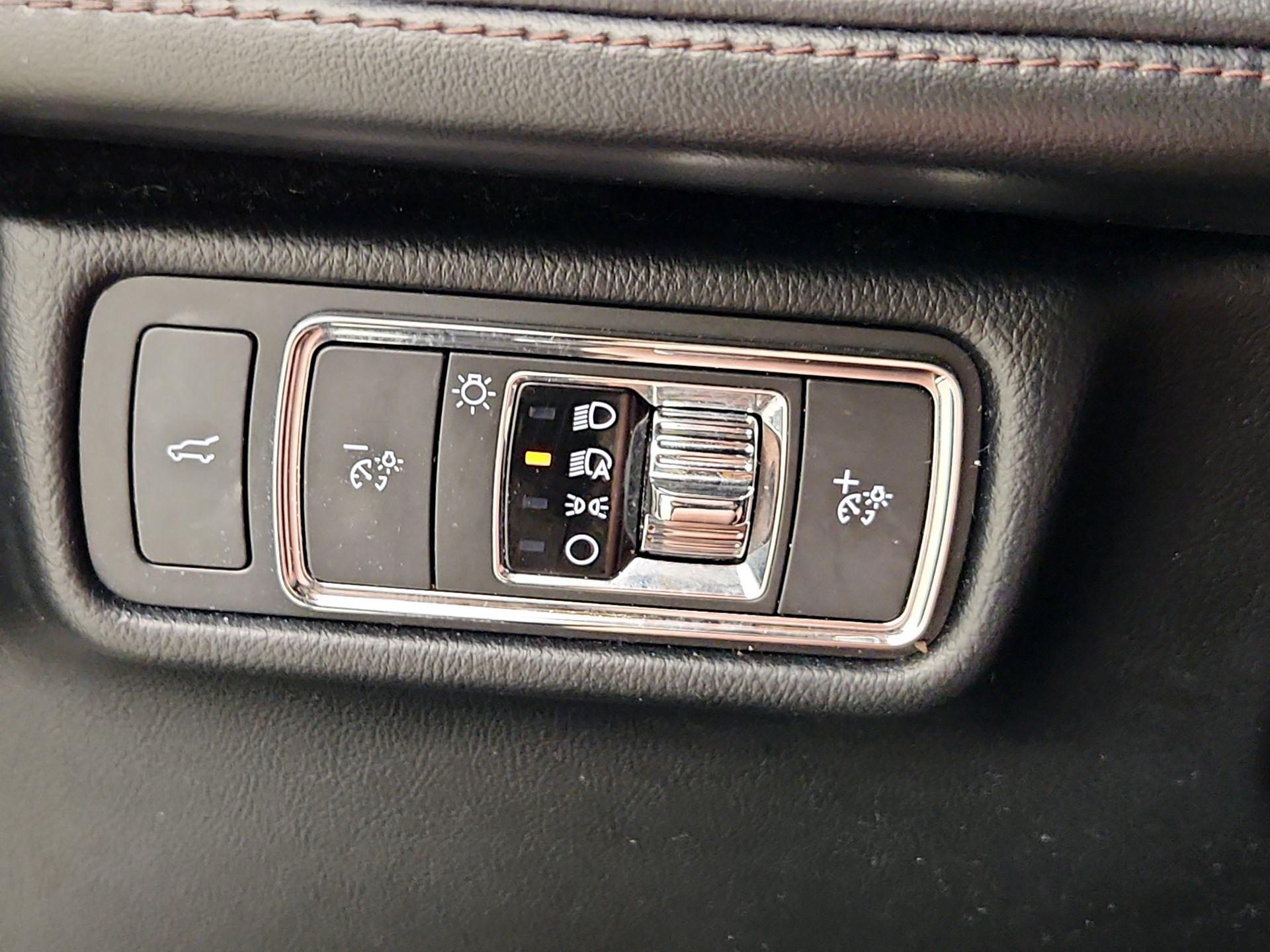Thumbnail: 2020 Lincoln Aviator - 13