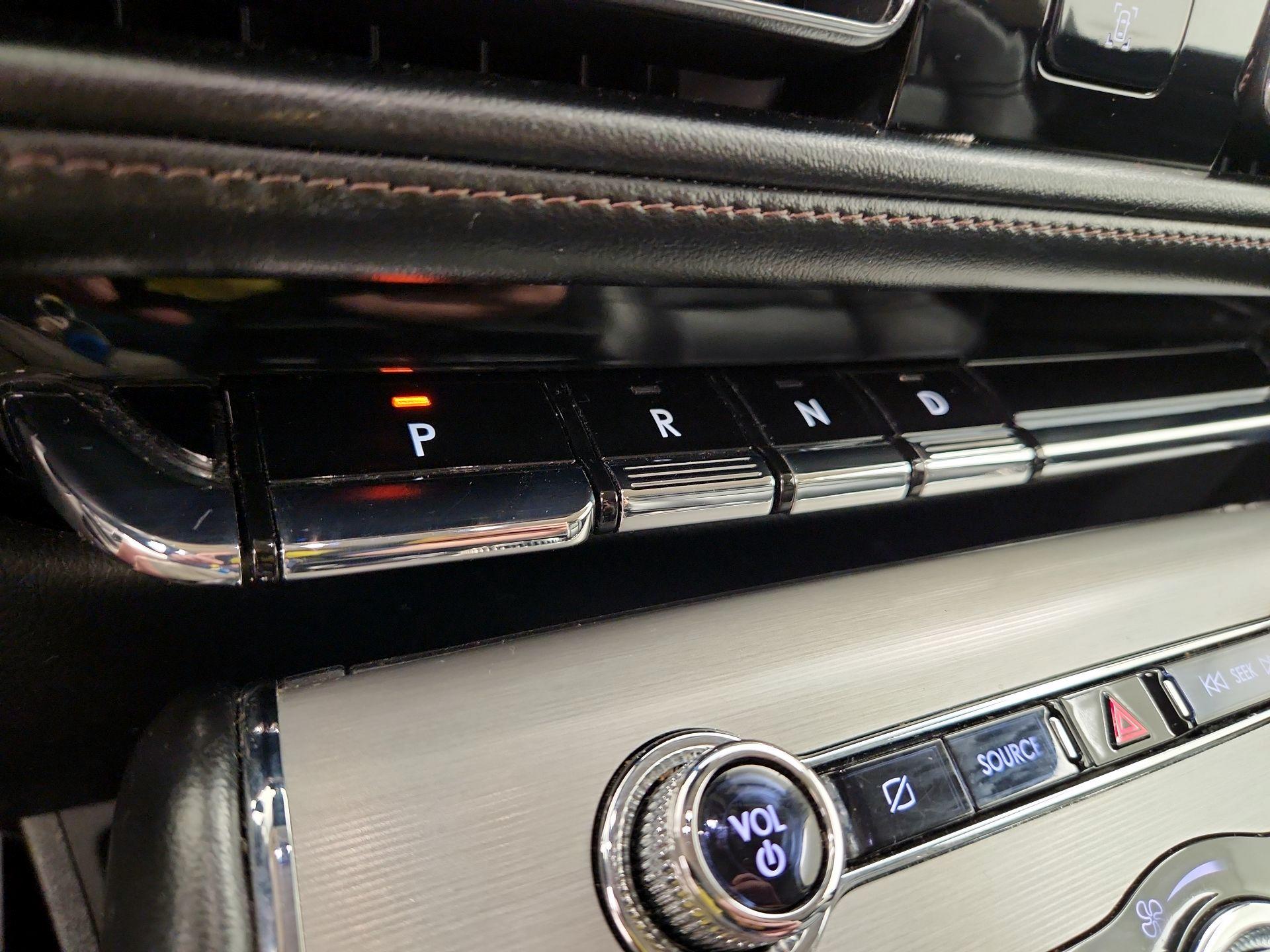 Thumbnail: 2020 Lincoln Aviator - 18