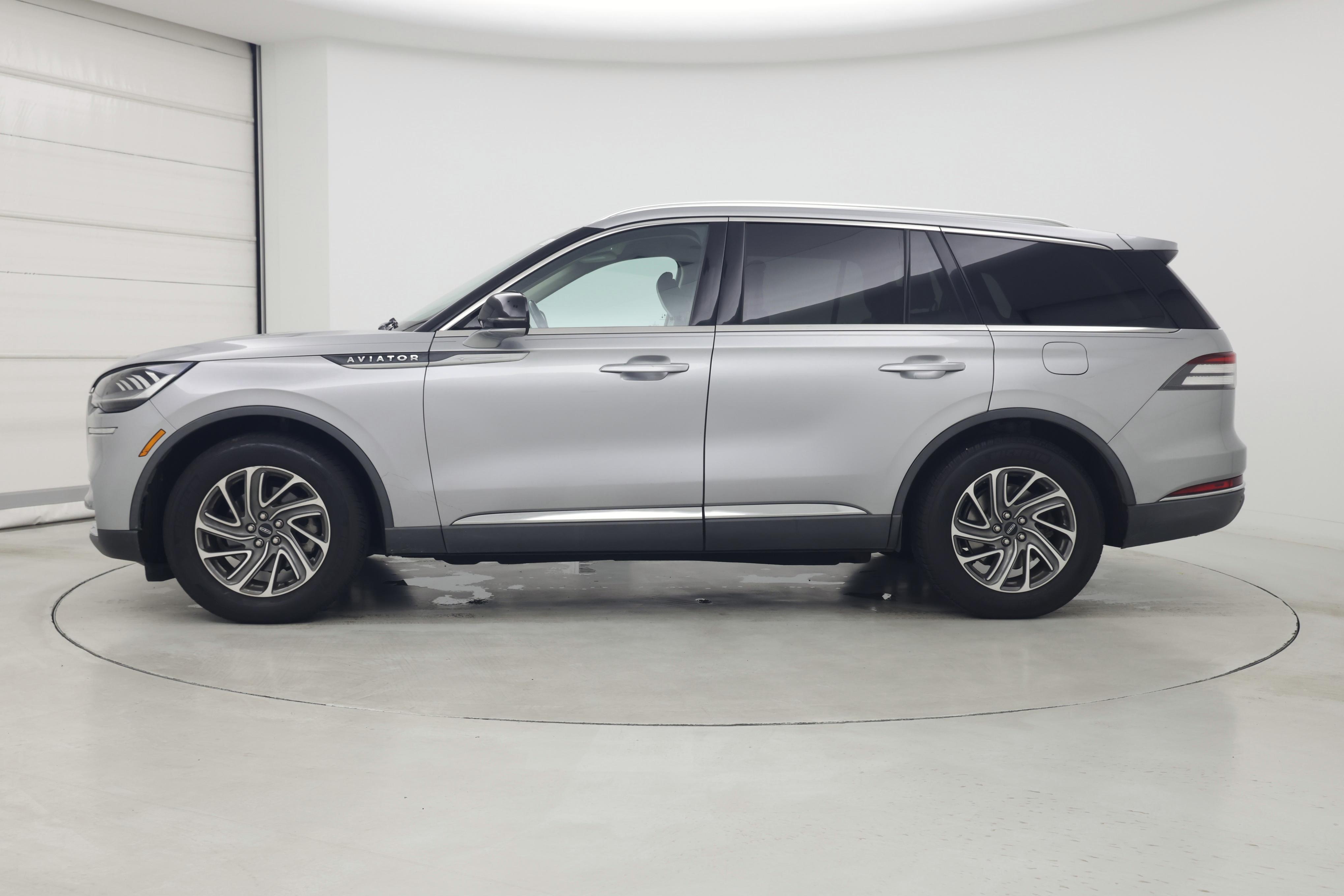 Thumbnail: 2020 Lincoln Aviator - 3
