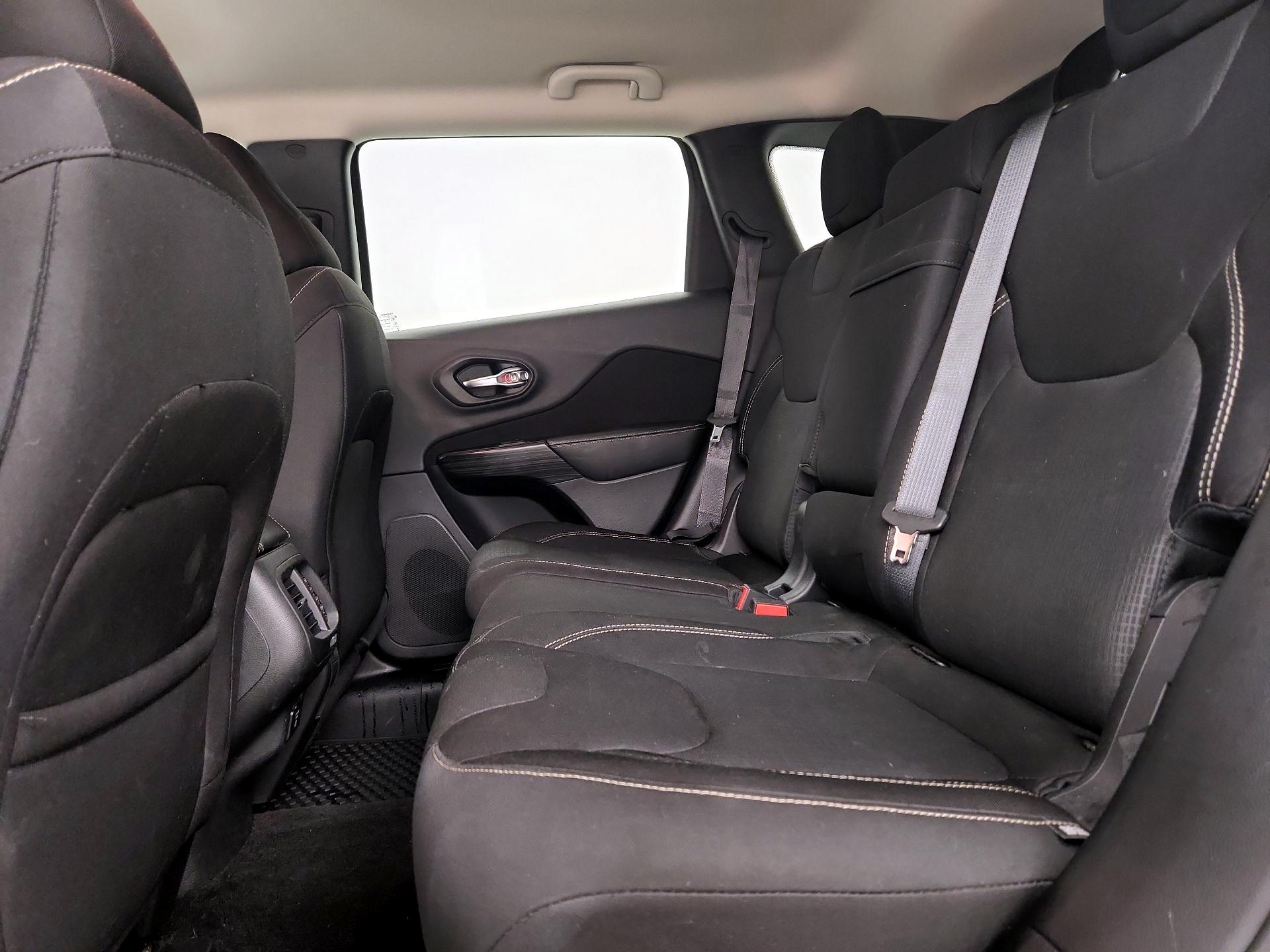 Thumbnail: 2015 Jeep Cherokee - 19