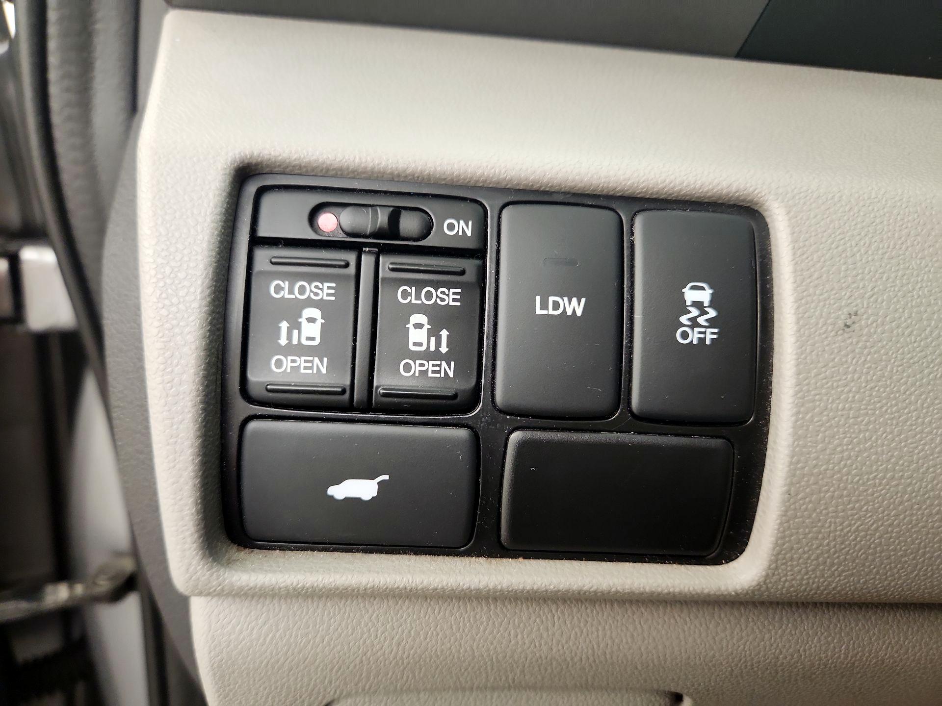 Thumbnail: 2016 Honda Odyssey - 13