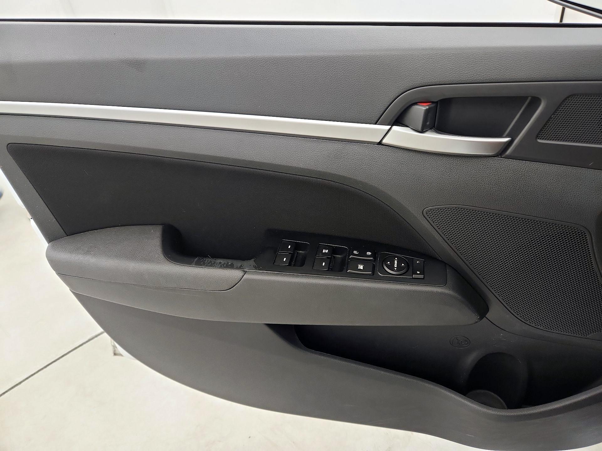 Thumbnail: 2019 Hyundai Elantra - 12