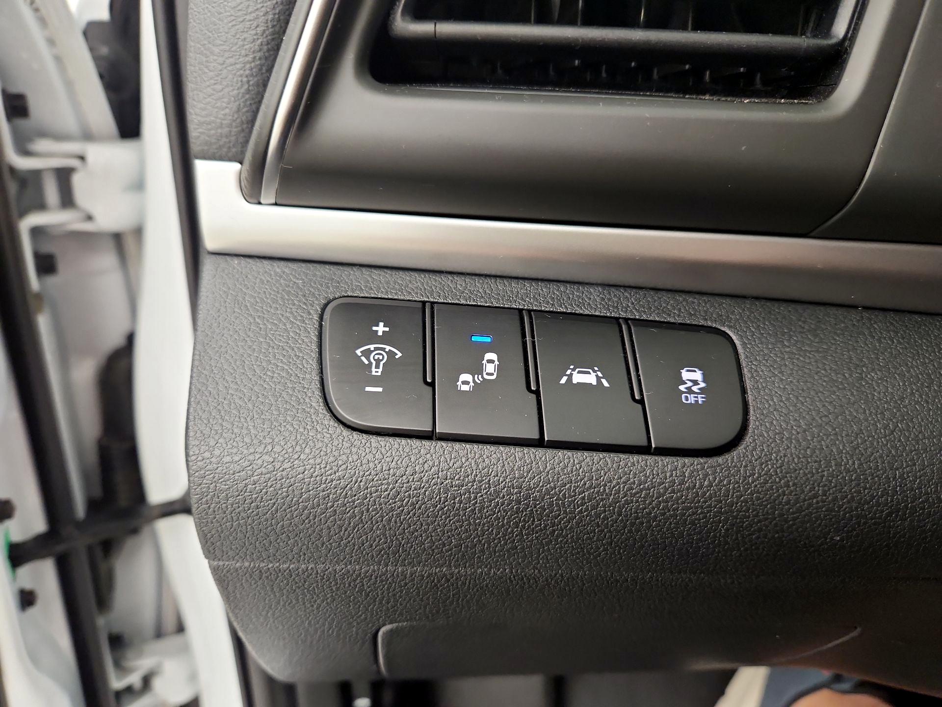 Thumbnail: 2019 Hyundai Elantra - 13