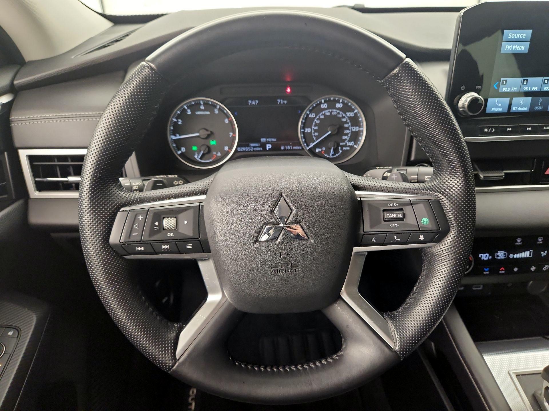 Thumbnail: 2022 Mitsubishi Outlander - 10