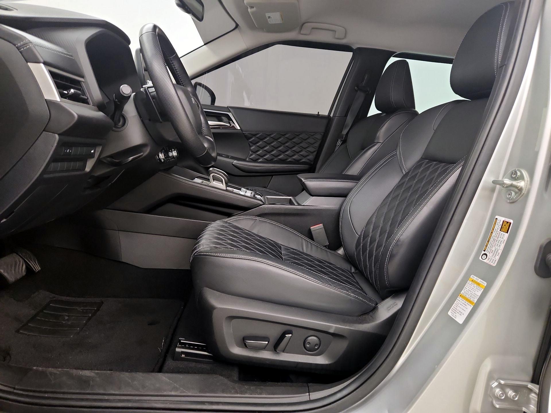 Thumbnail: 2022 Mitsubishi Outlander - 11