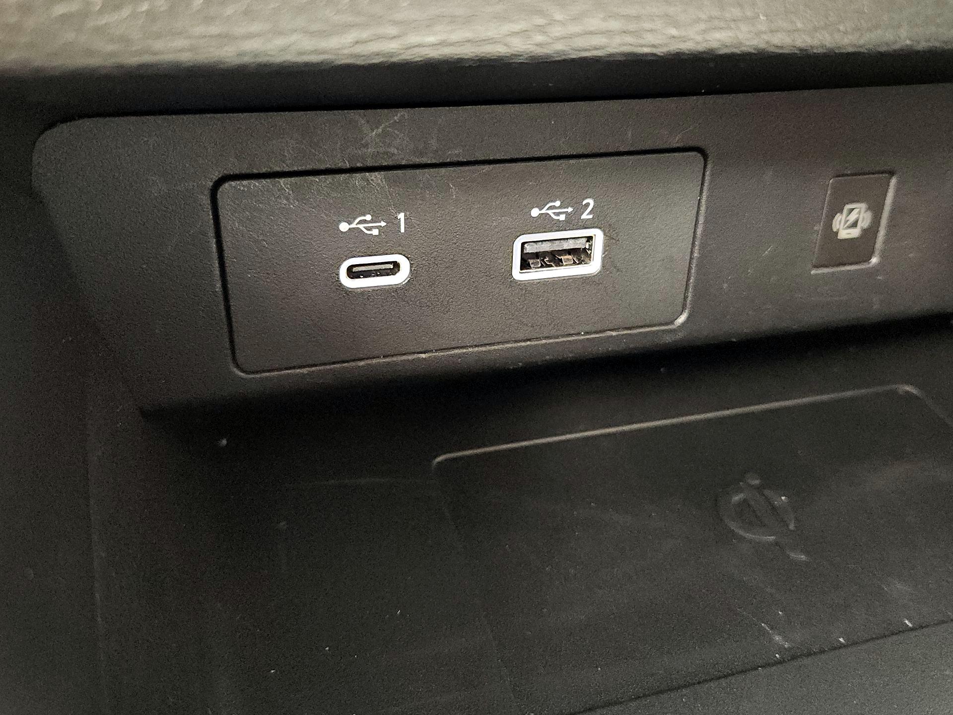 Thumbnail: 2022 Mitsubishi Outlander - 18