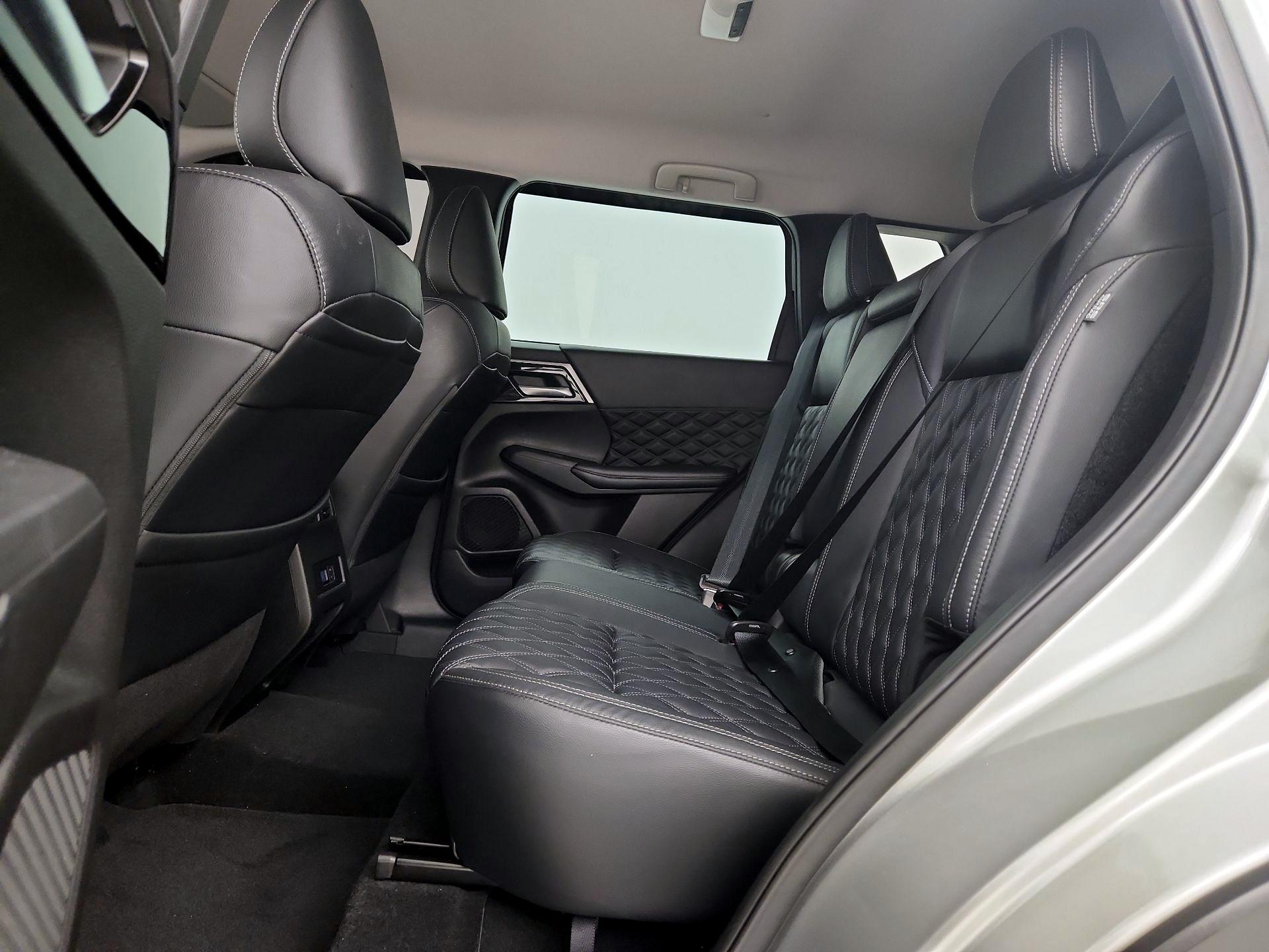 Thumbnail: 2022 Mitsubishi Outlander - 19