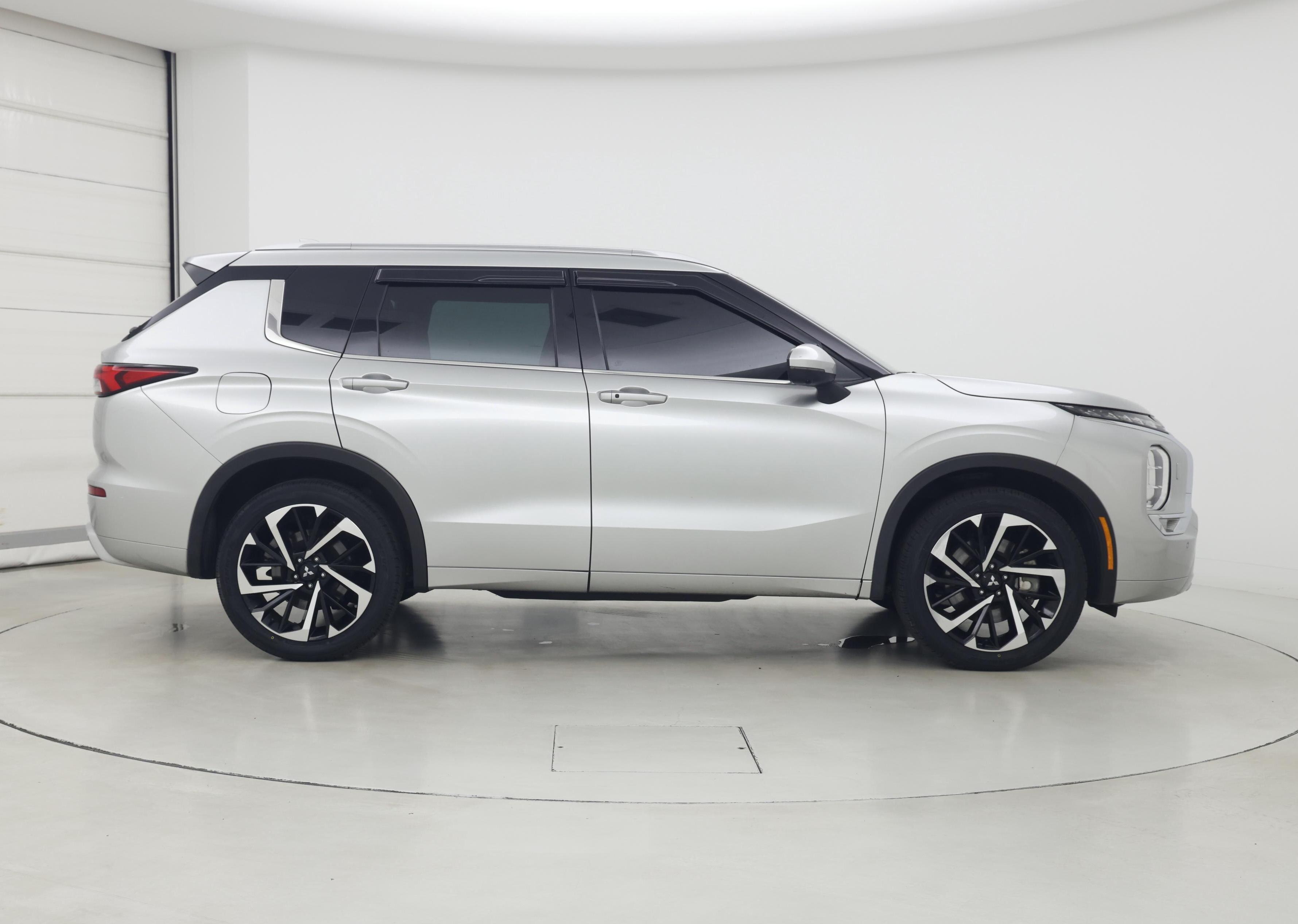 Thumbnail: 2022 Mitsubishi Outlander - 7