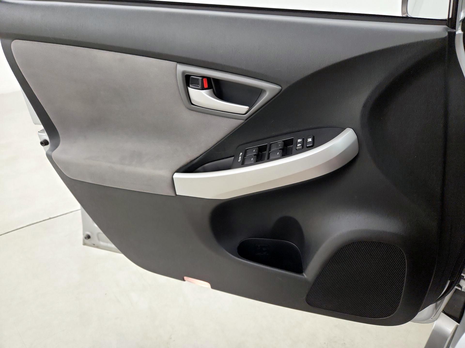 Thumbnail: 2015 Toyota Prius - 12