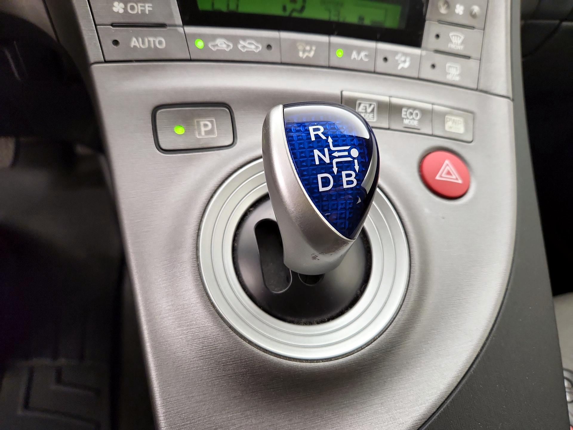 Thumbnail: 2015 Toyota Prius - 18