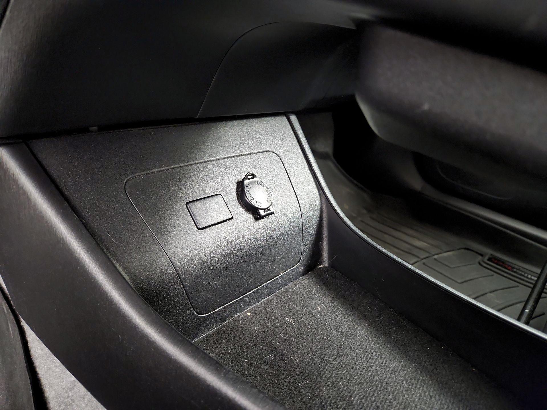 Thumbnail: 2015 Toyota Prius - 19