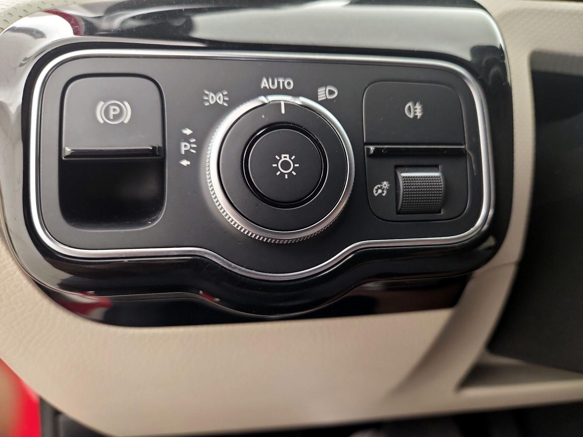 Thumbnail: 2019 Mercedes-Benz A-Class - 13