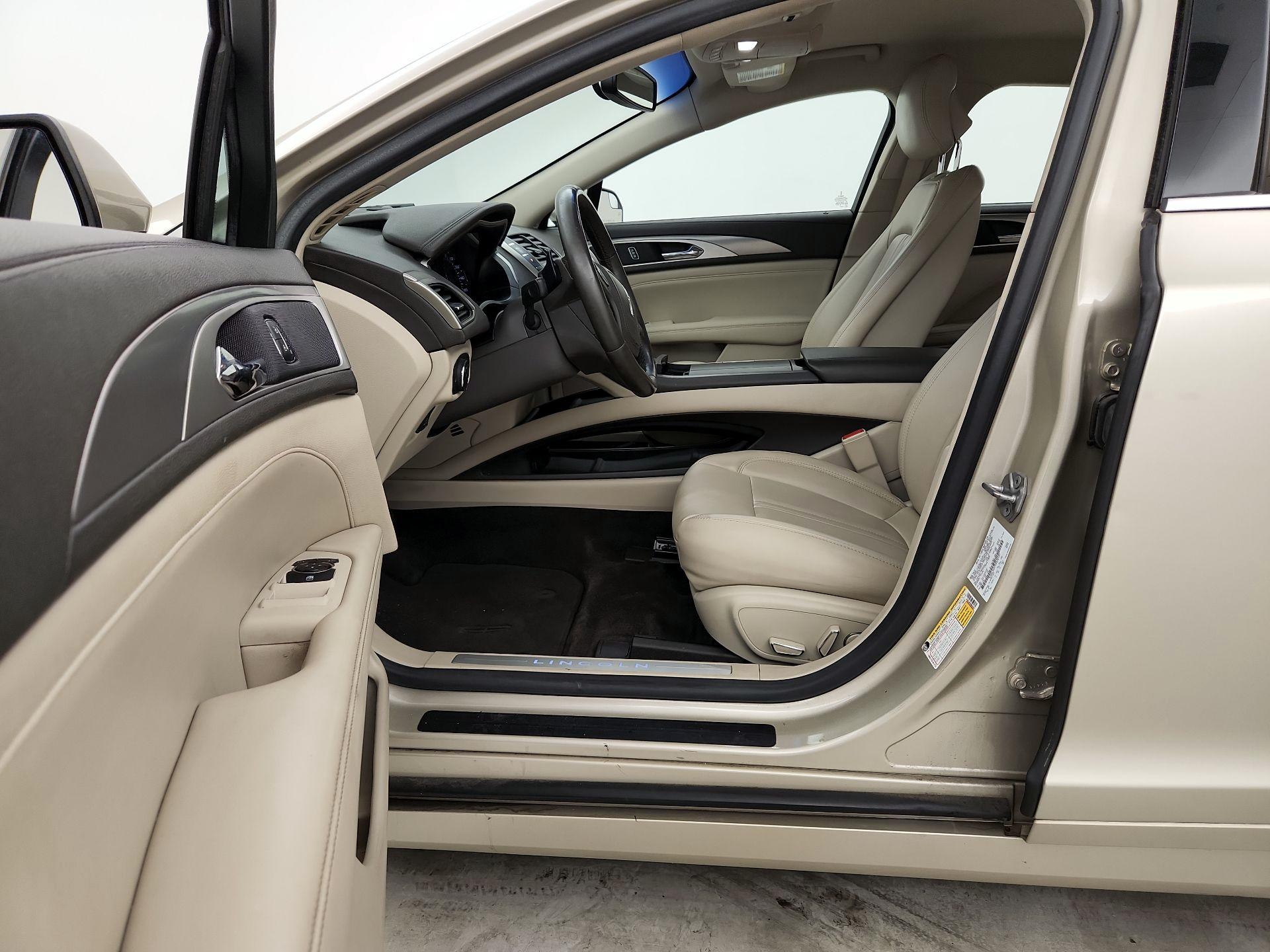 Thumbnail: 2017 Lincoln MKZ - 11