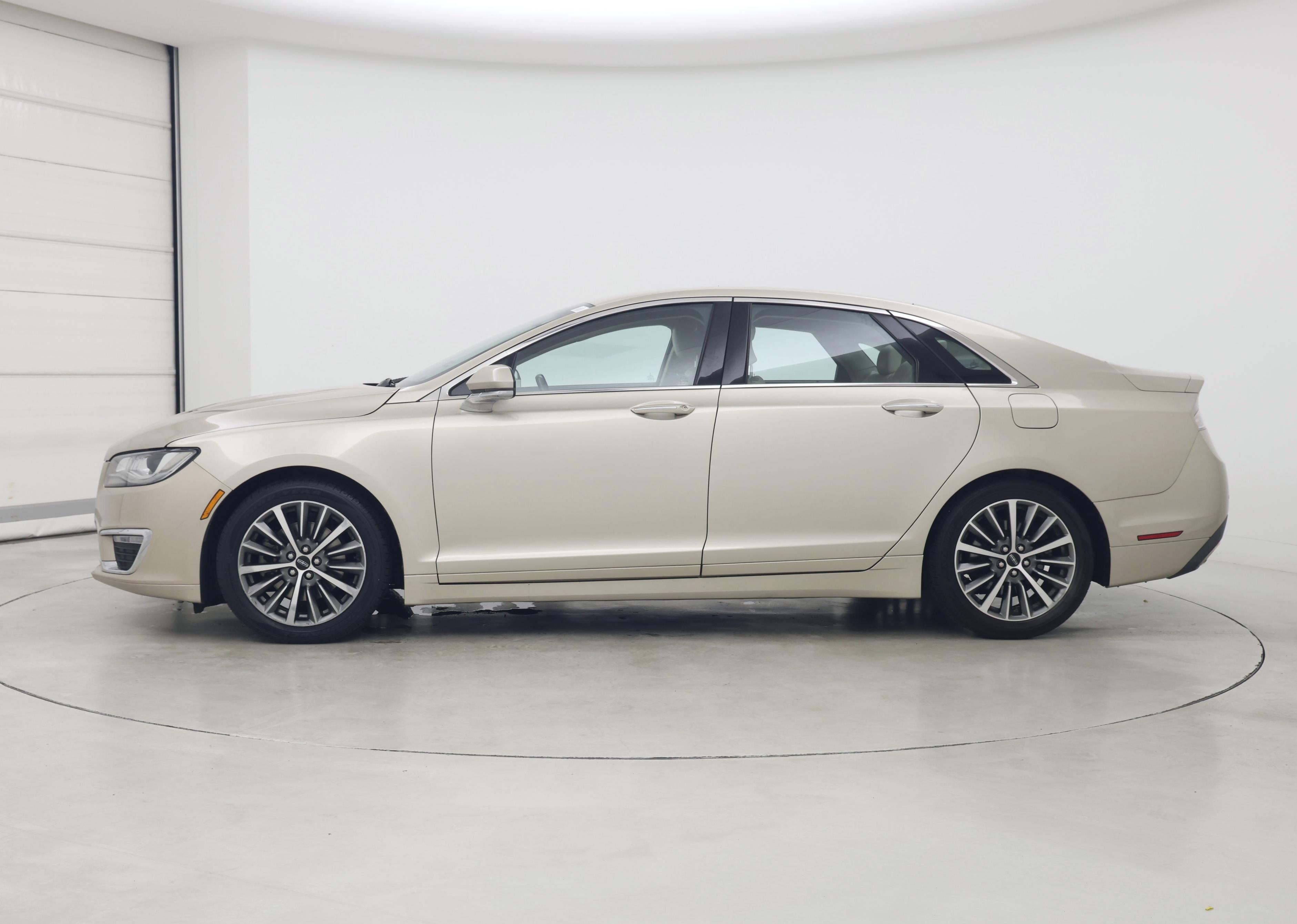 Thumbnail: 2017 Lincoln MKZ - 3