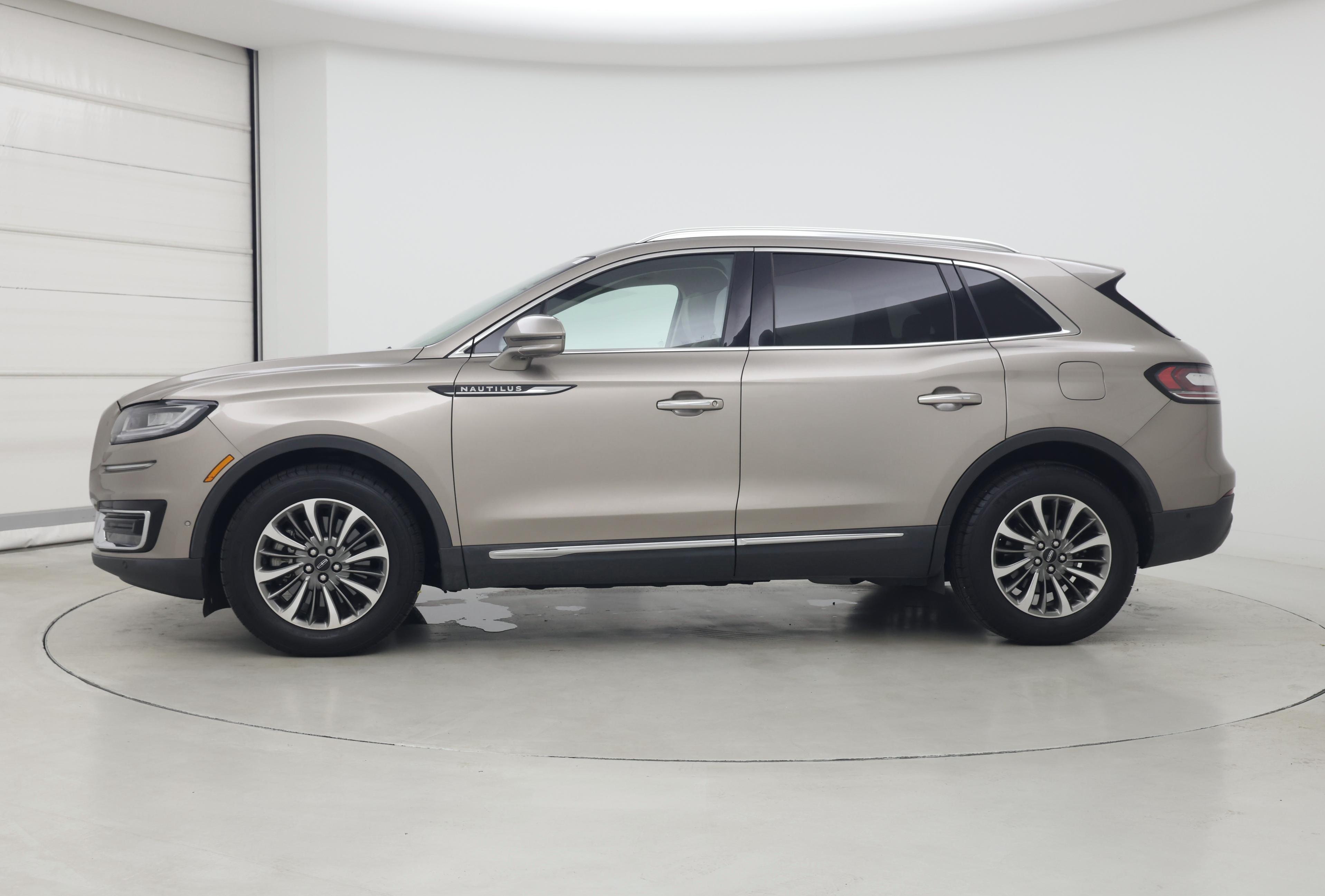 Thumbnail: 2020 Lincoln Nautilus - 3