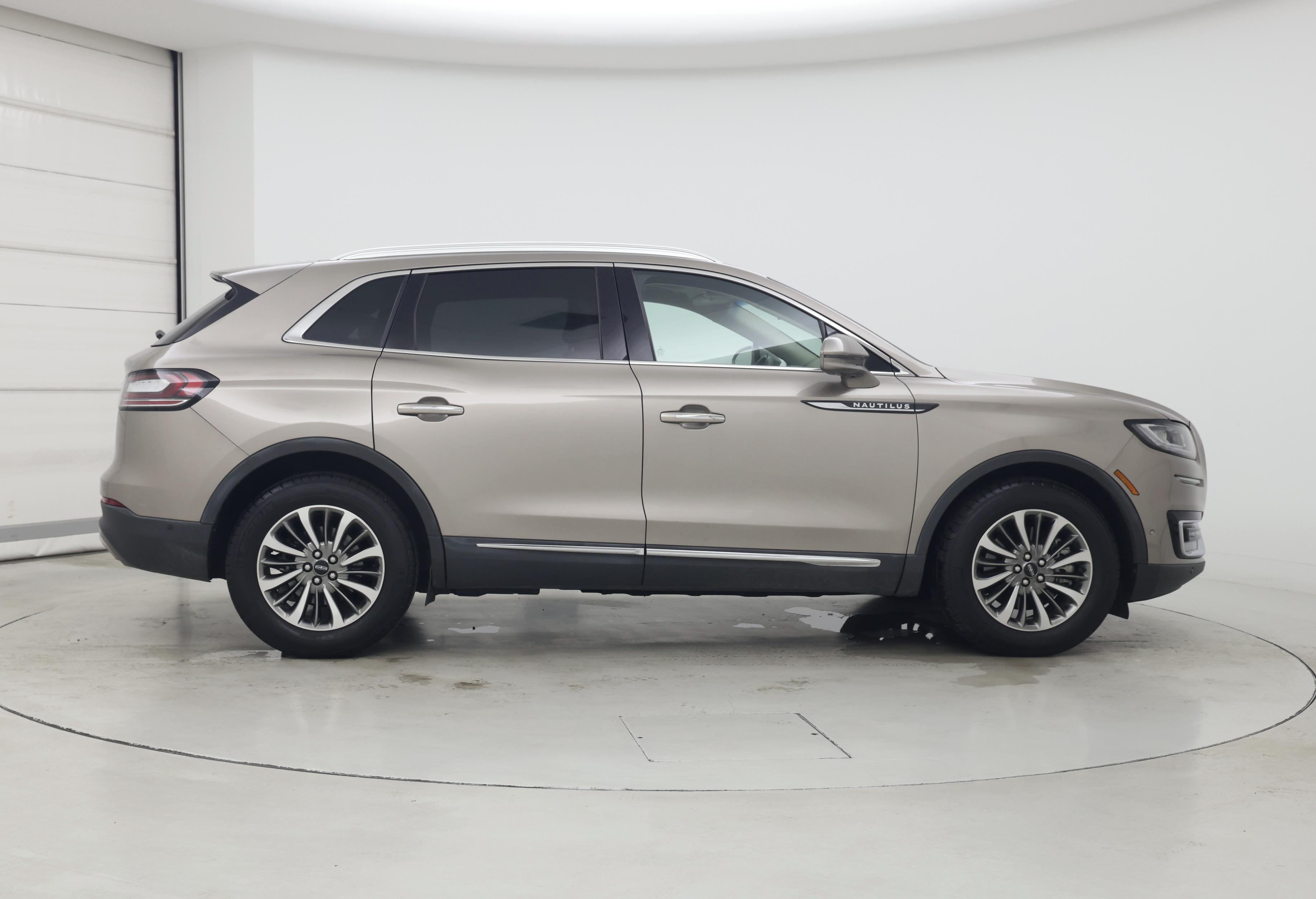Thumbnail: 2020 Lincoln Nautilus - 7