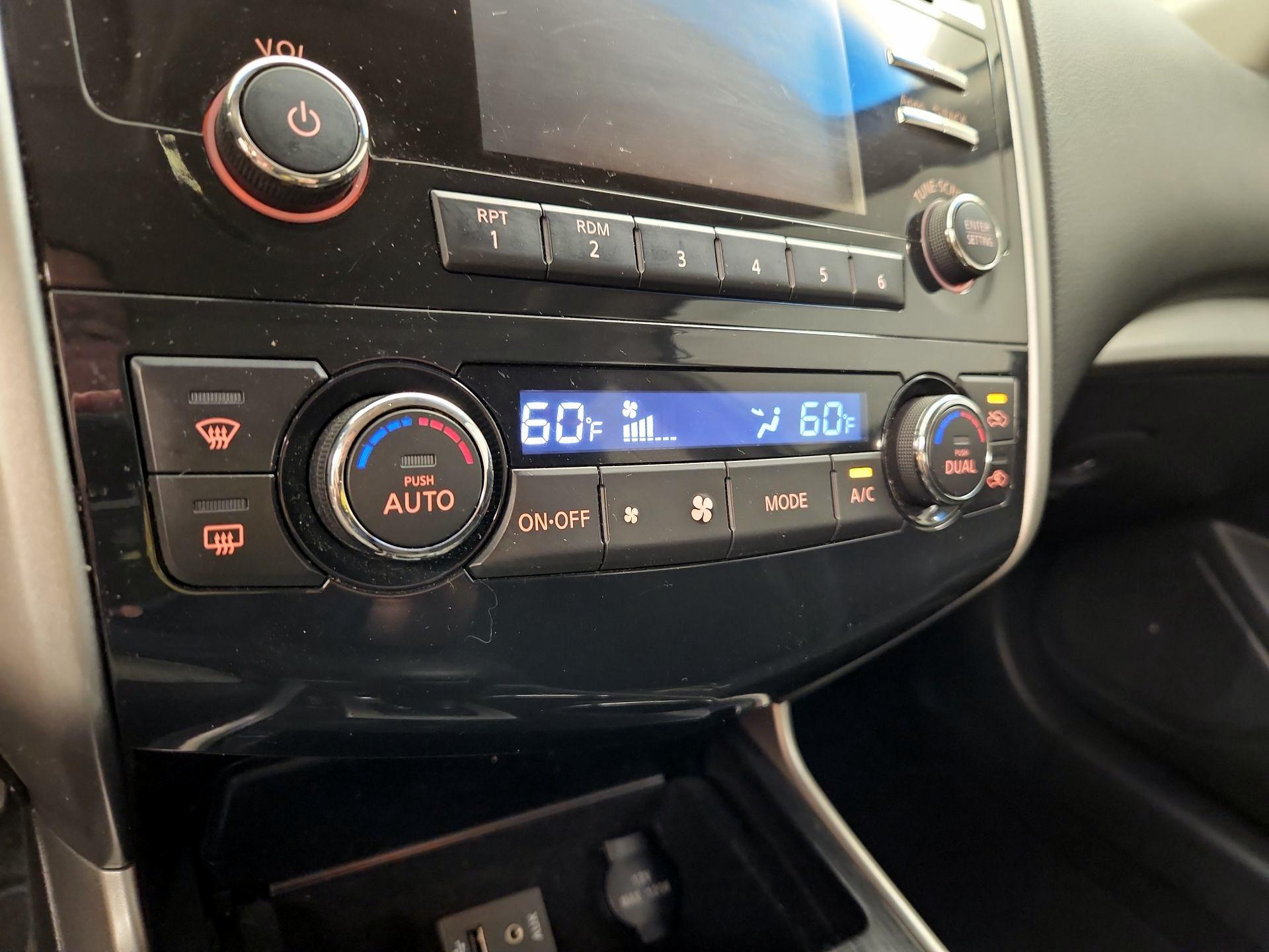 Thumbnail: 2014 Nissan Altima - 16