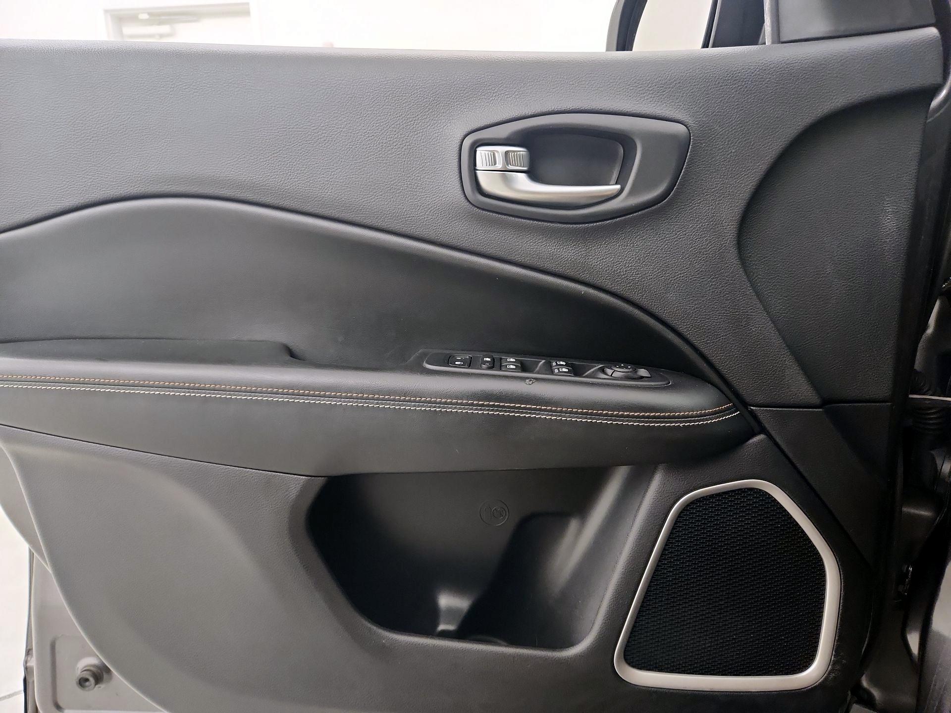 Thumbnail: 2021 Jeep Compass - 12