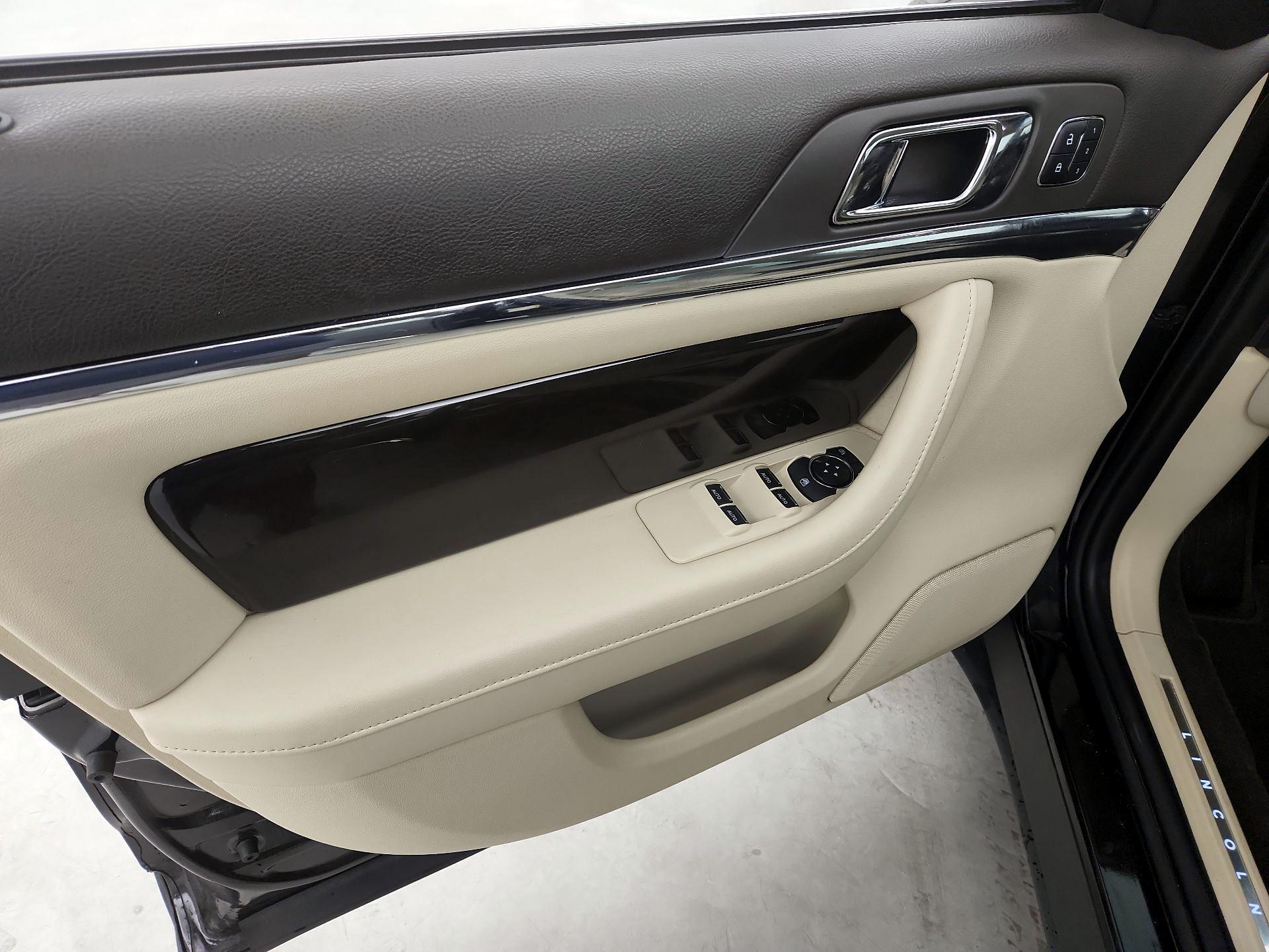 Thumbnail: 2015 Lincoln MKS - 12