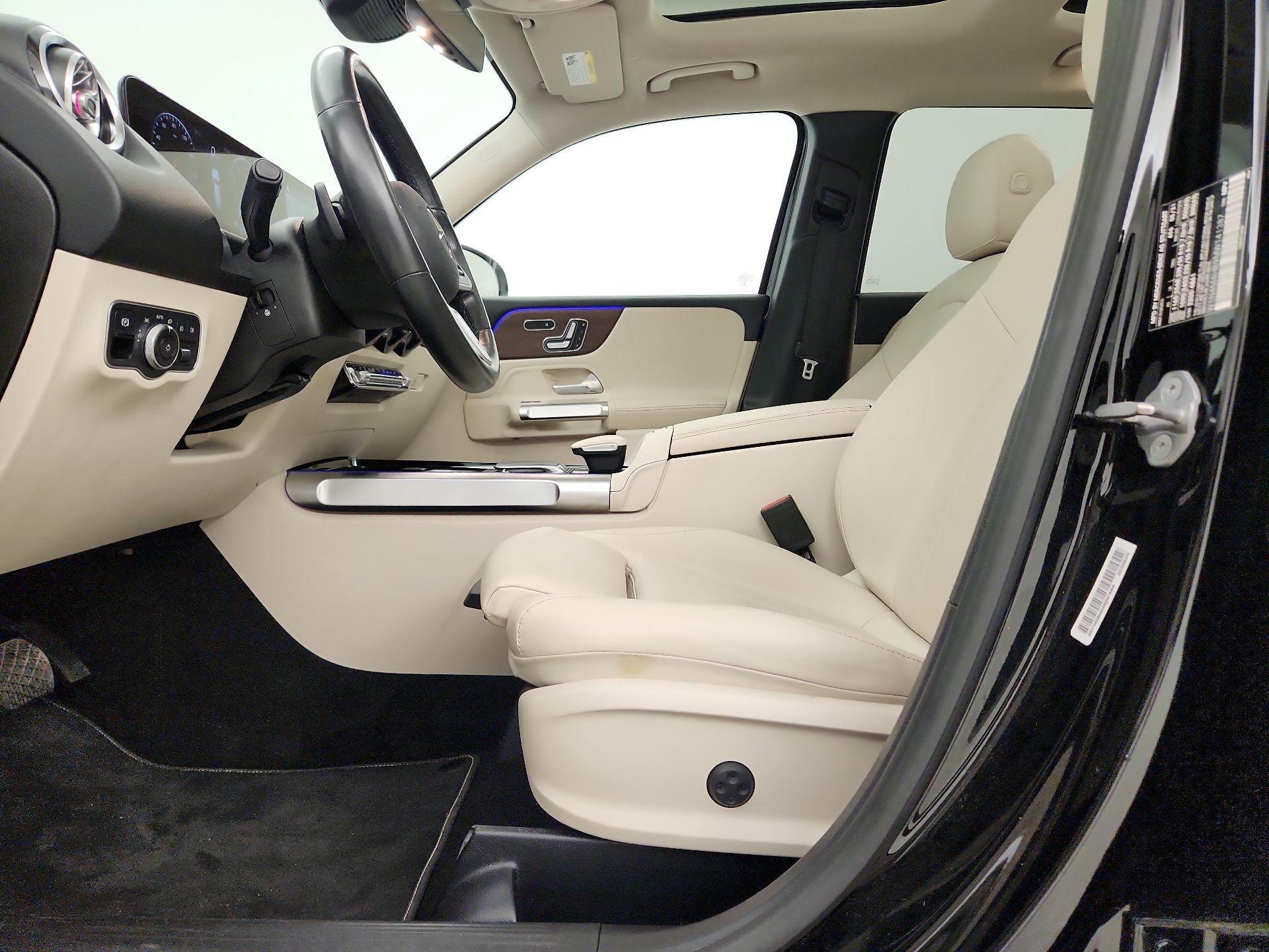 Thumbnail: 2021 Mercedes-Benz GLB - 11