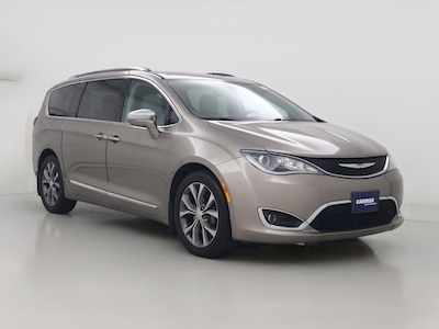 Tan 2017 Chrysler Pacifica Limited