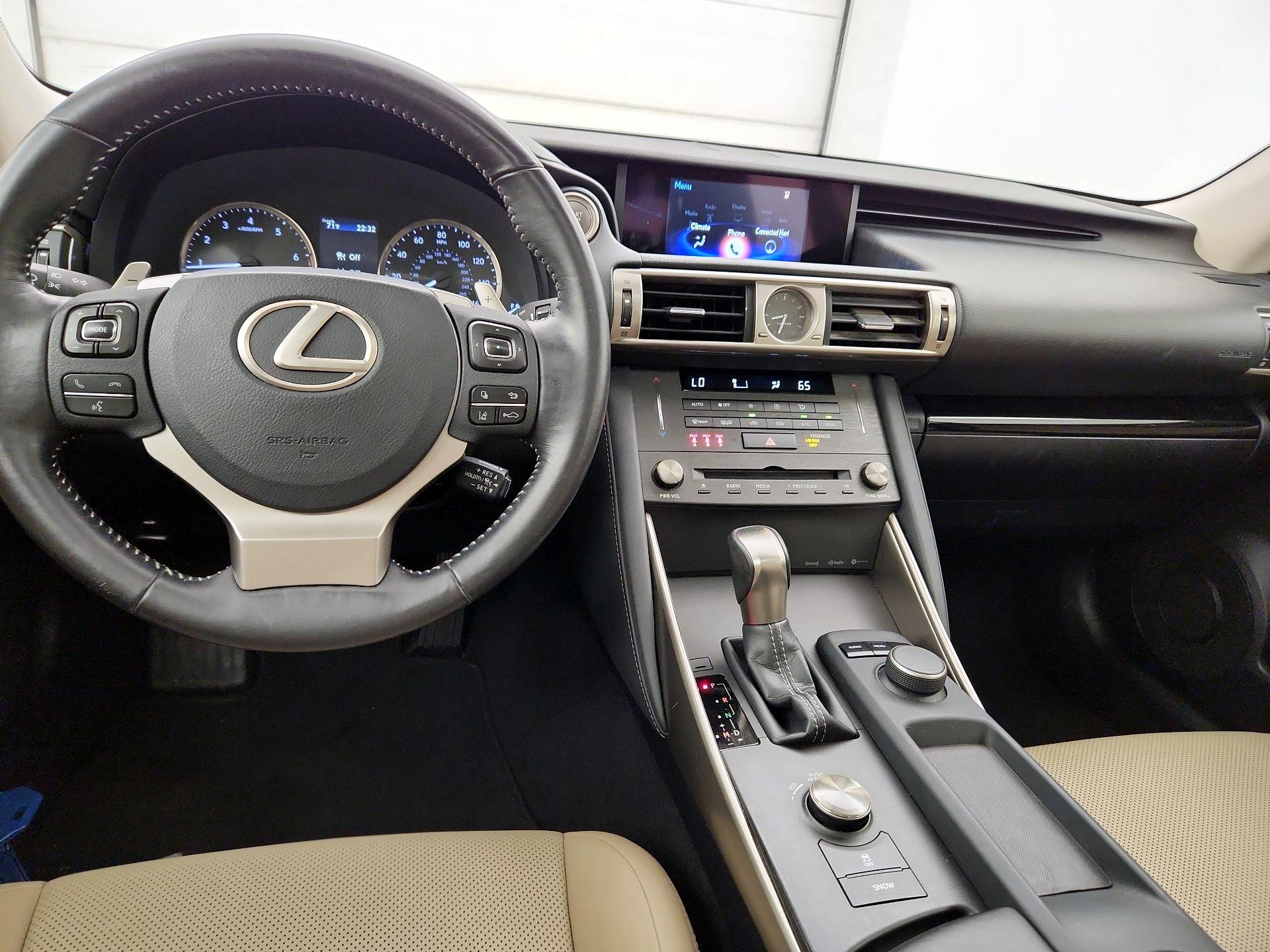 Thumbnail: 2019 Lexus IS - 9