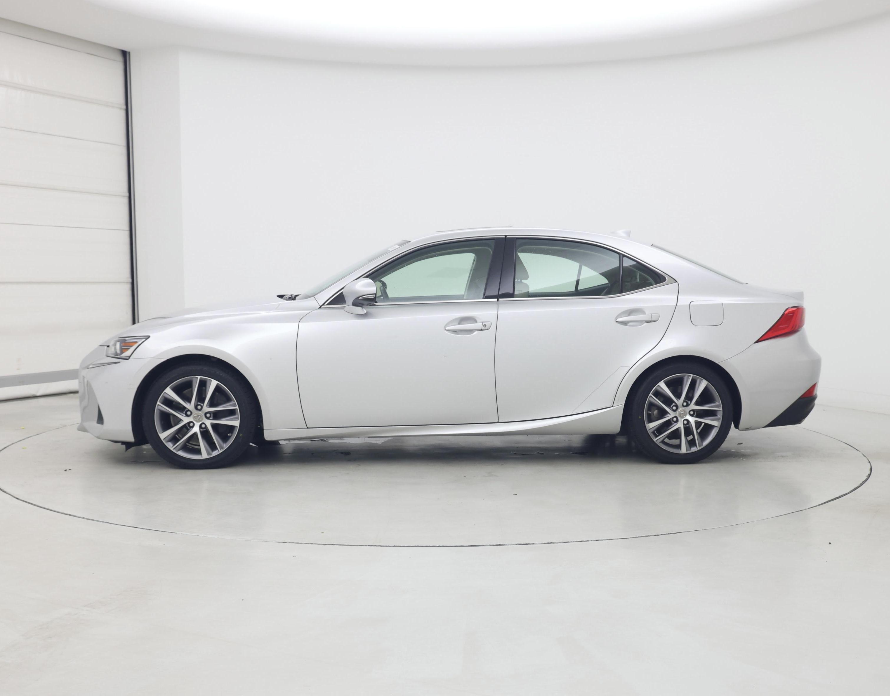 Thumbnail: 2019 Lexus IS - 3