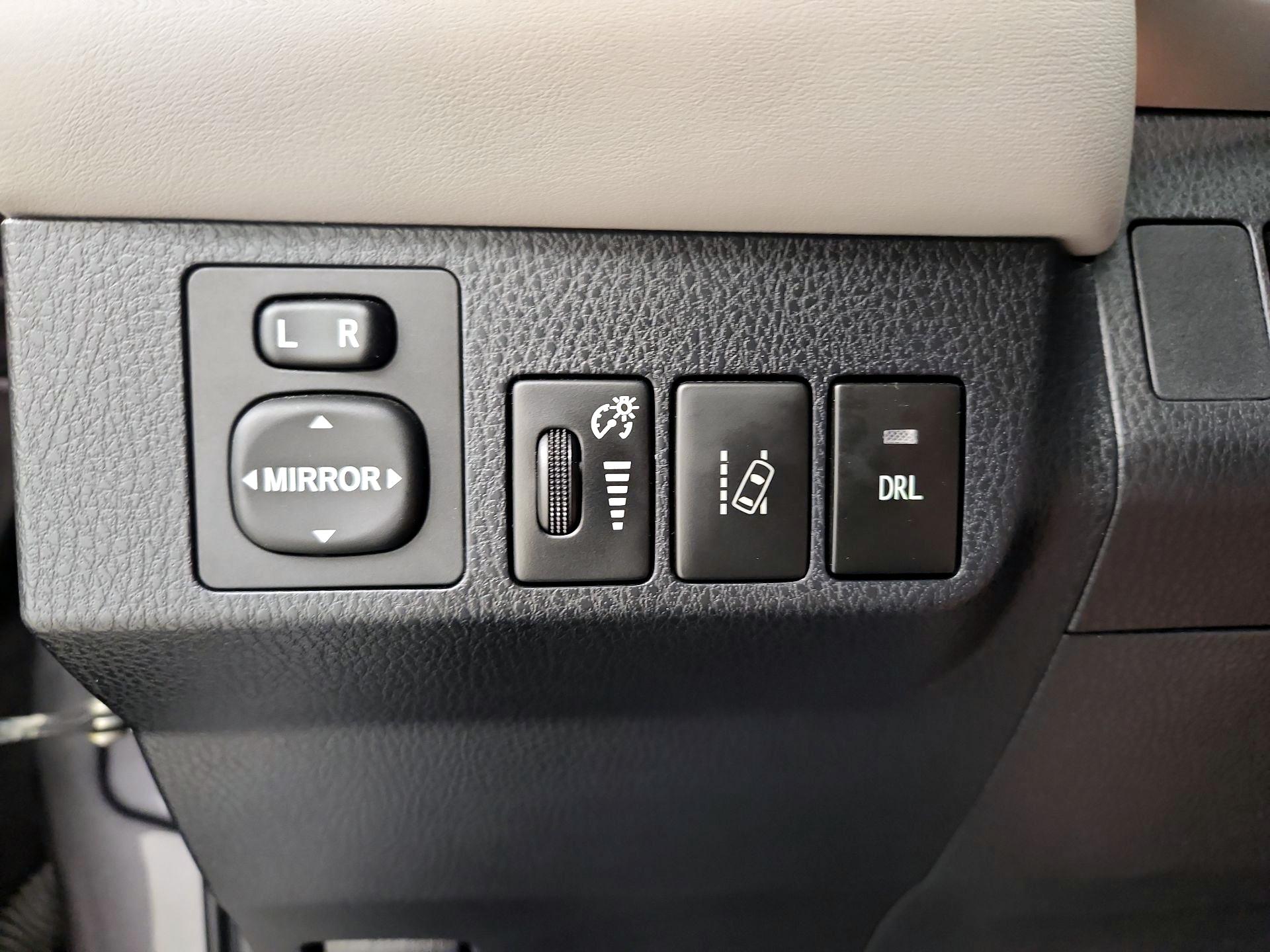 Thumbnail: 2018 Toyota RAV4 - 13