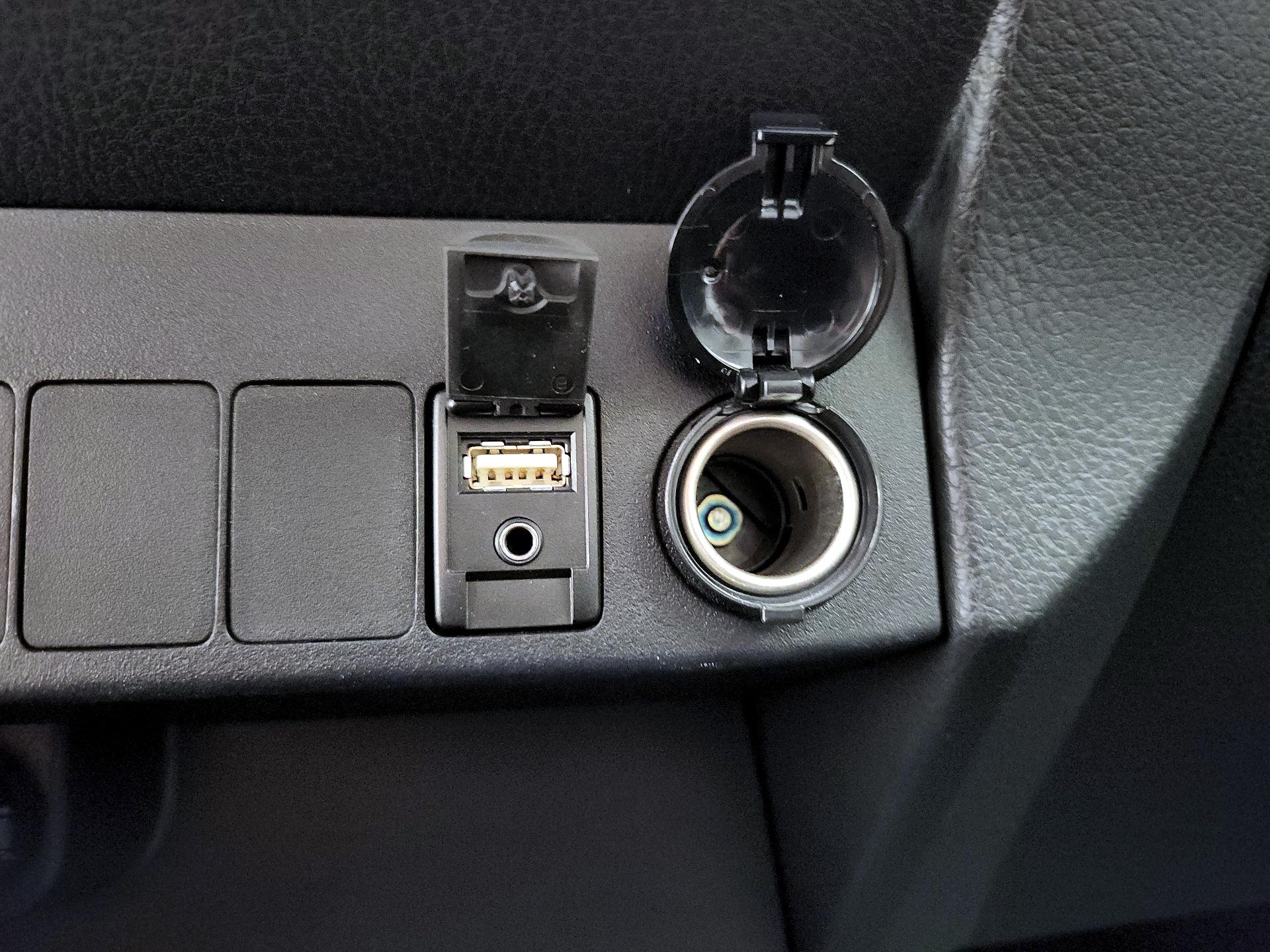 Thumbnail: 2018 Toyota RAV4 - 18