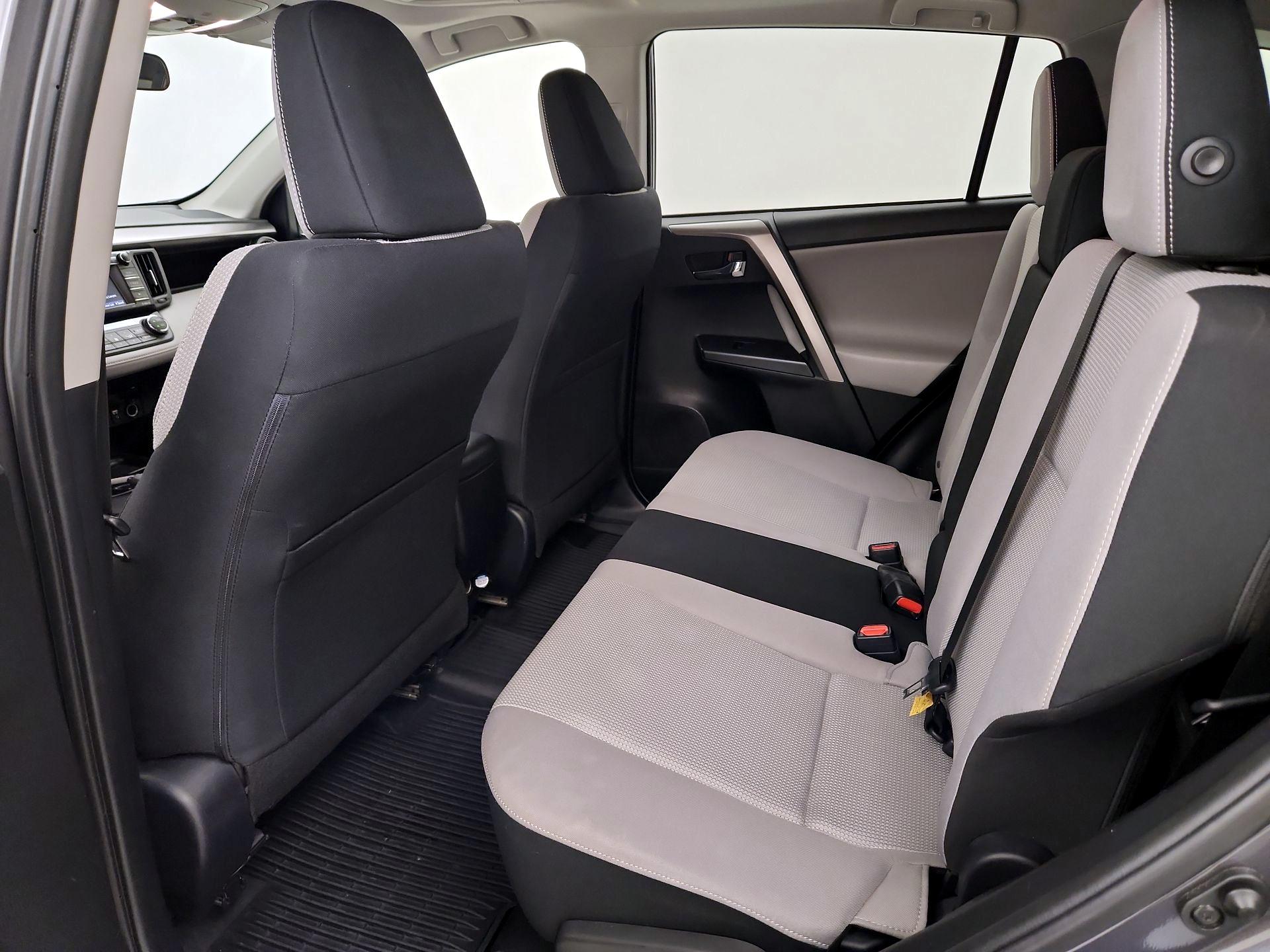 Thumbnail: 2018 Toyota RAV4 - 20