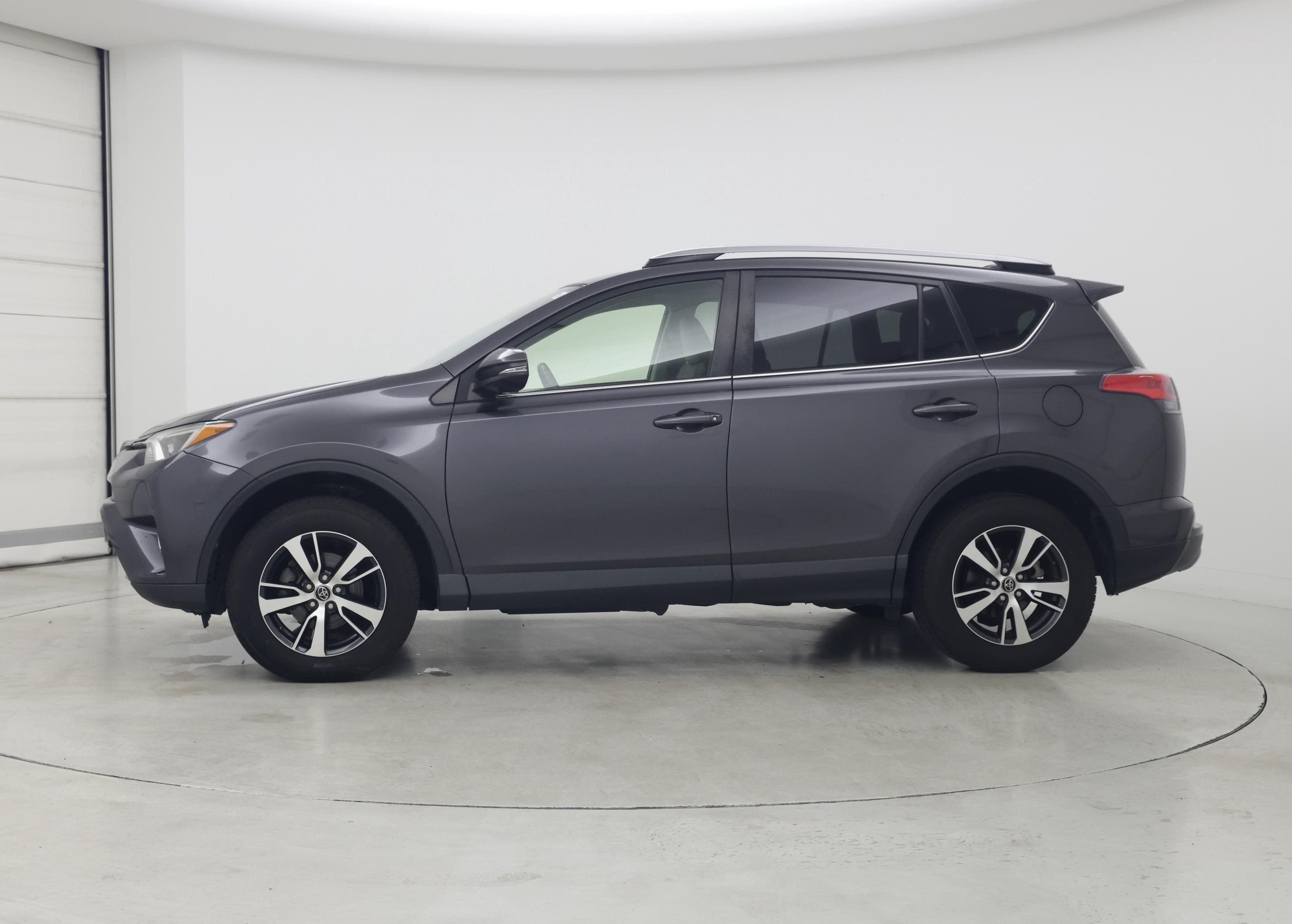 Thumbnail: 2018 Toyota RAV4 - 3