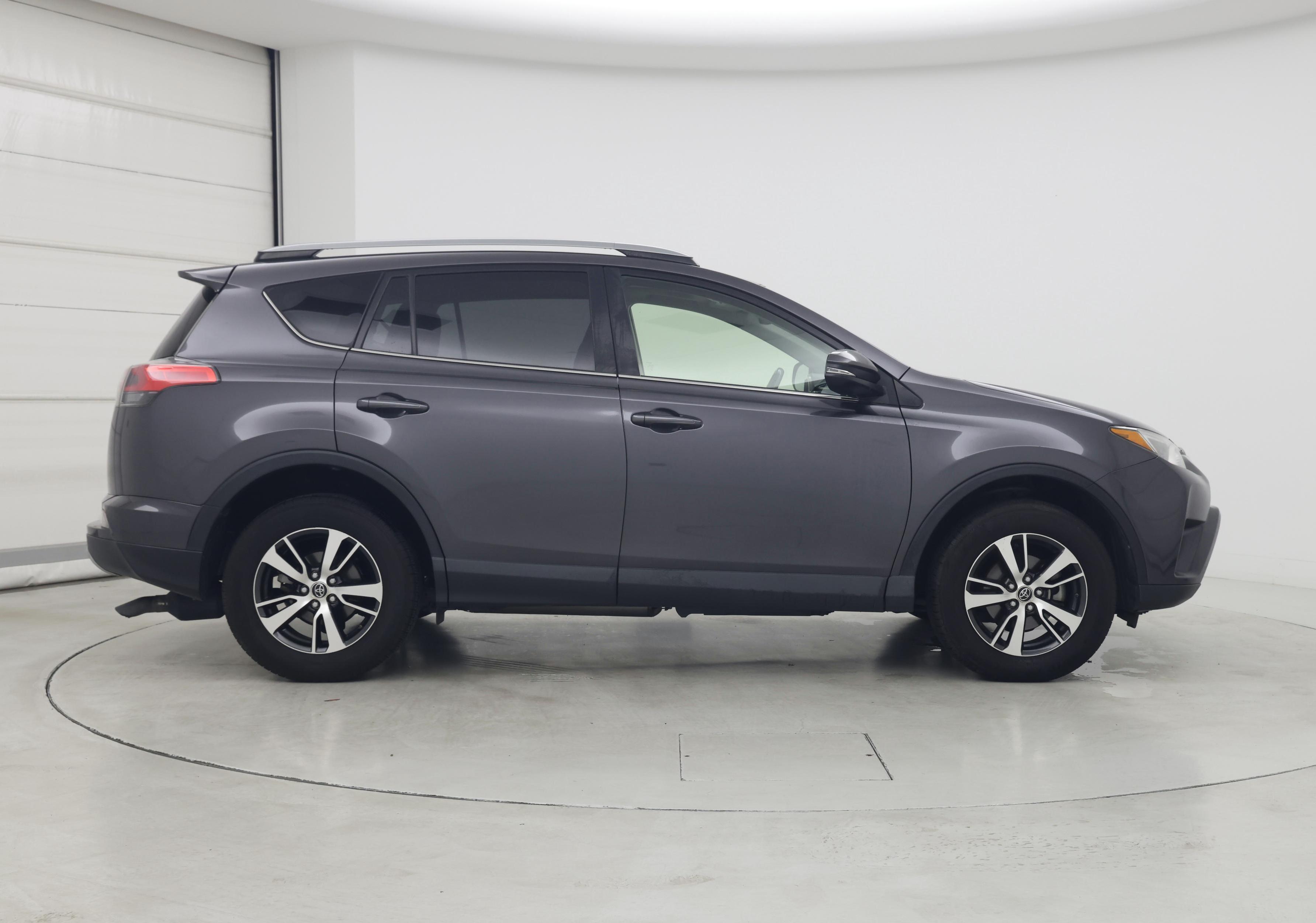Thumbnail: 2018 Toyota RAV4 - 7