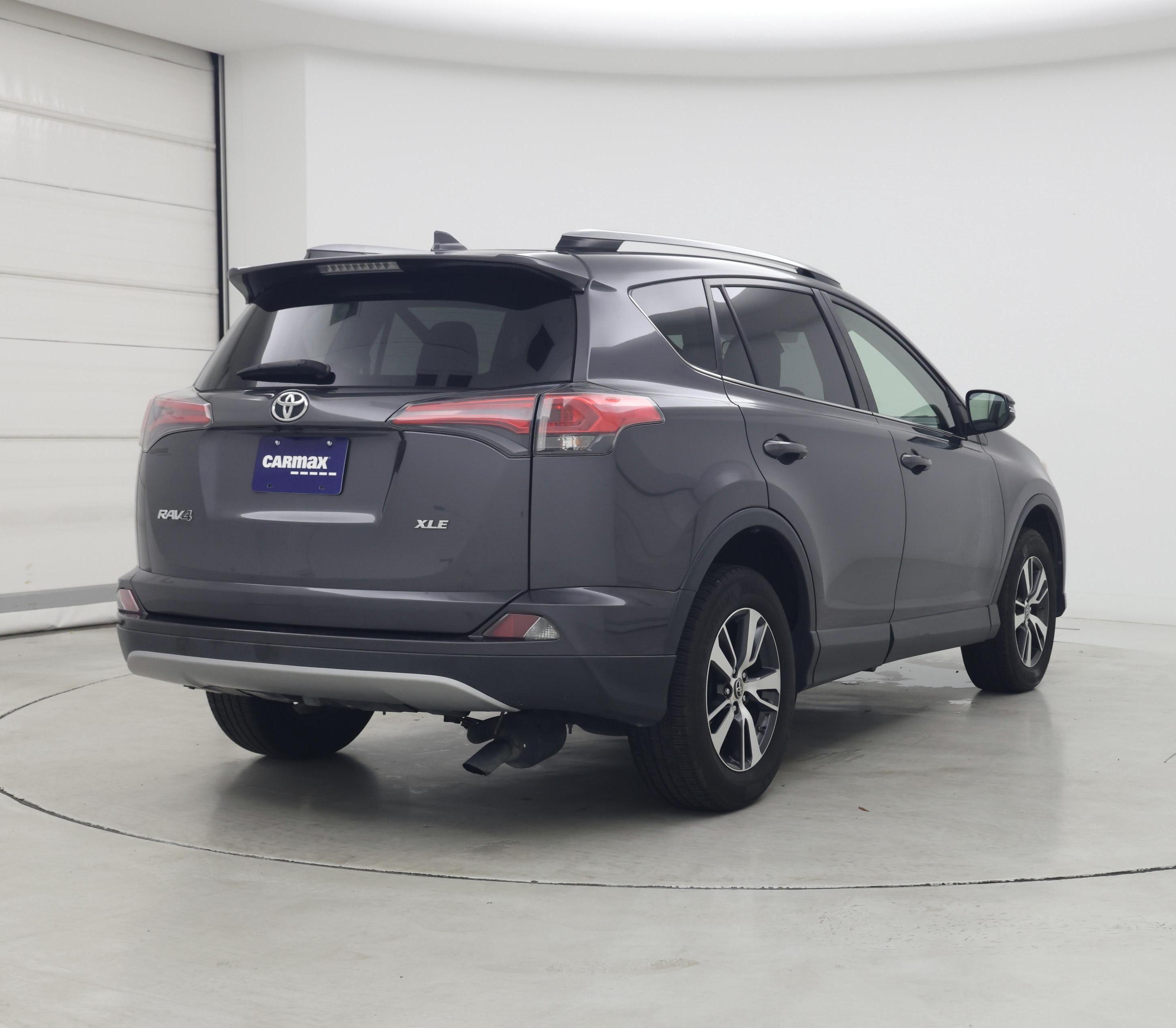 Thumbnail: 2018 Toyota RAV4 - 8