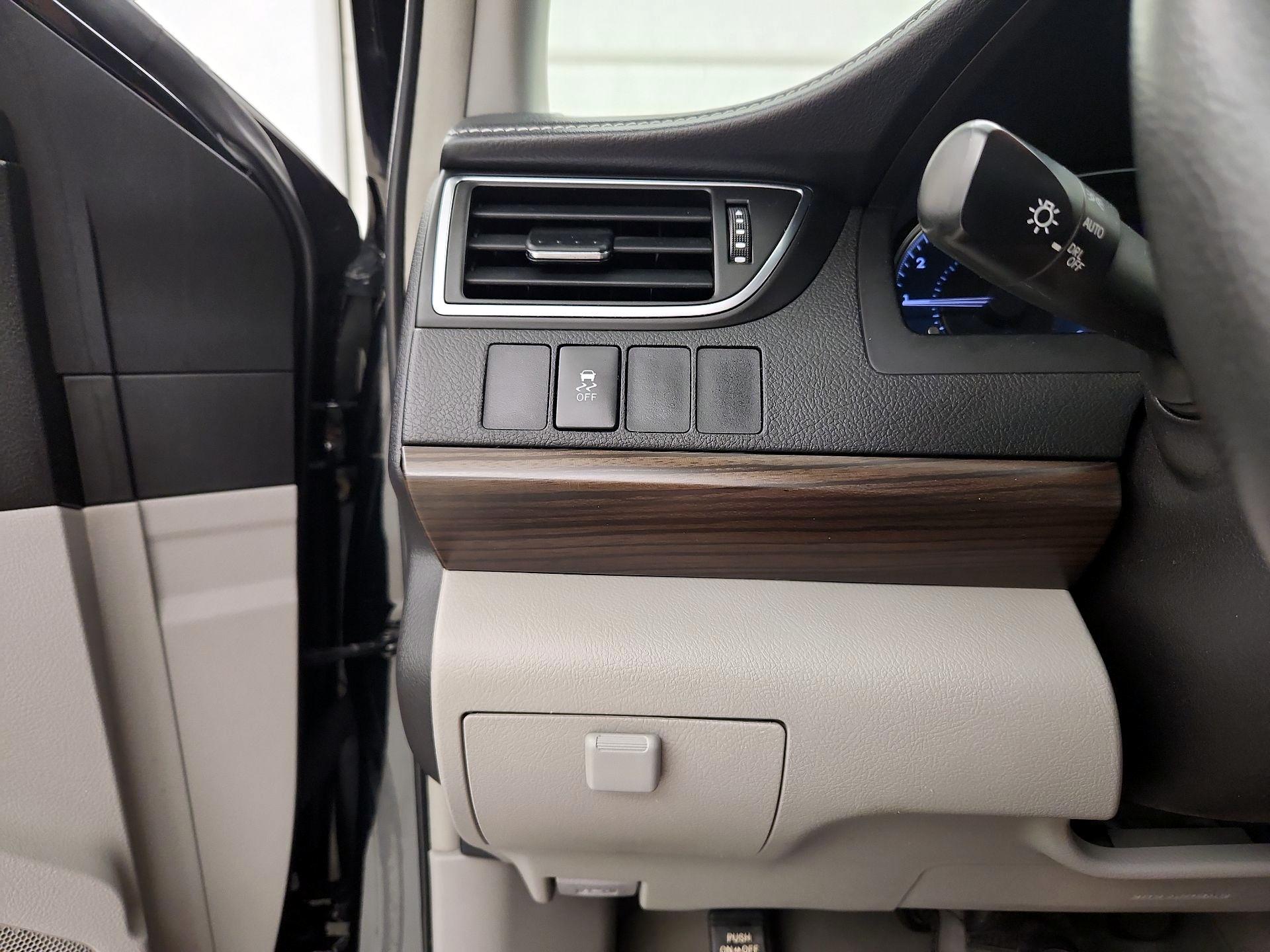 Thumbnail: 2016 Toyota Camry - 13