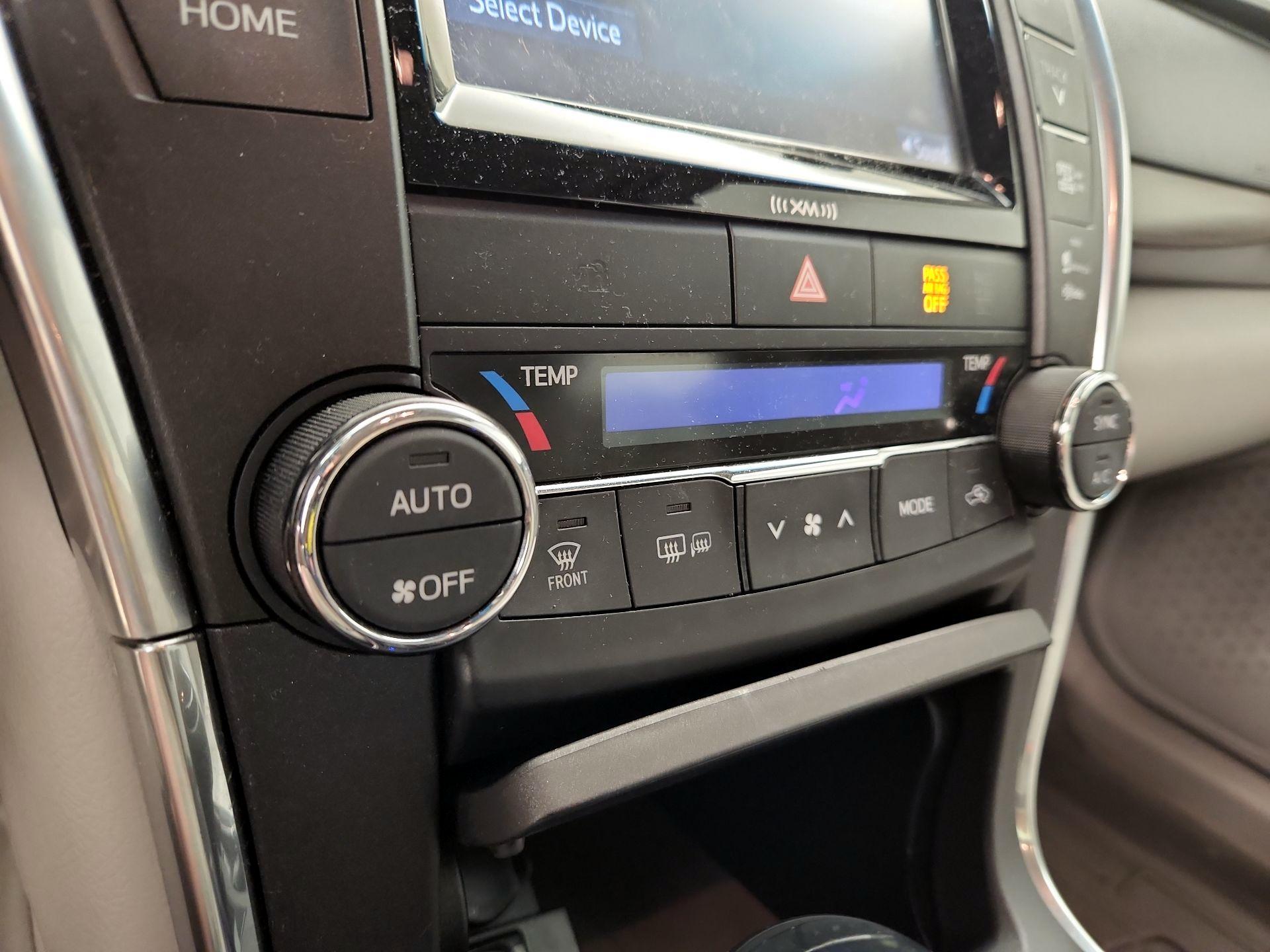 Thumbnail: 2016 Toyota Camry - 17