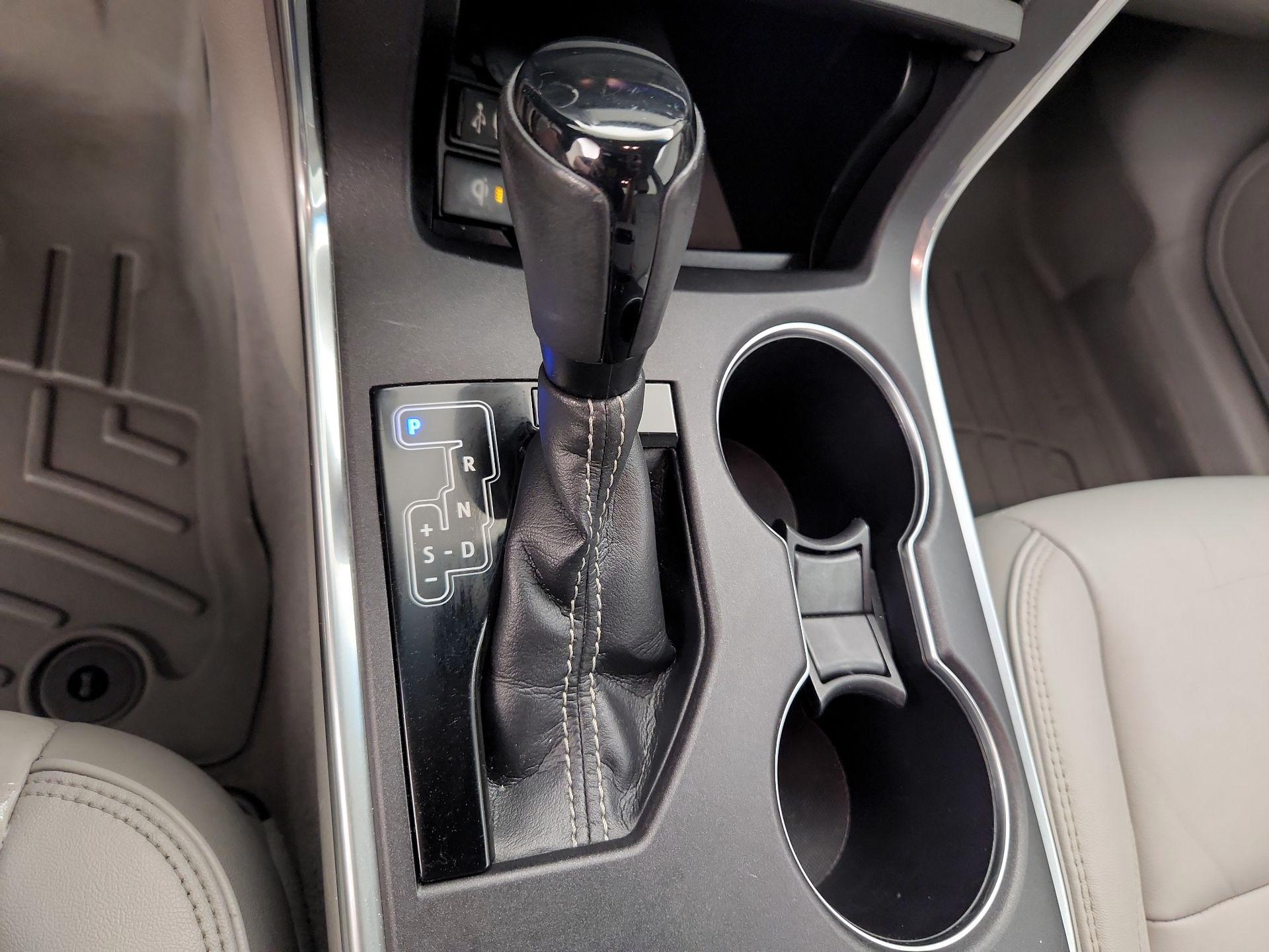 Thumbnail: 2016 Toyota Camry - 18